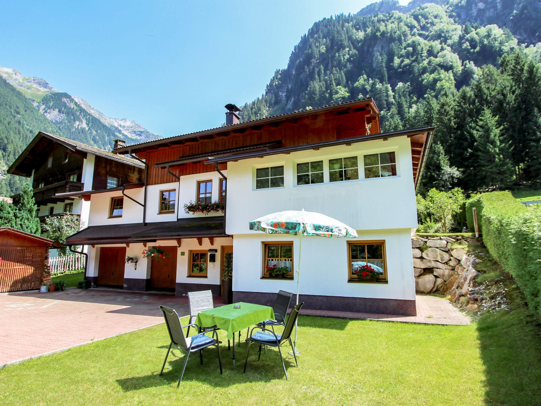 Foto 1 - Apartamento de 1 habitación en Mayrhofen con jardín y vistas a la montaña