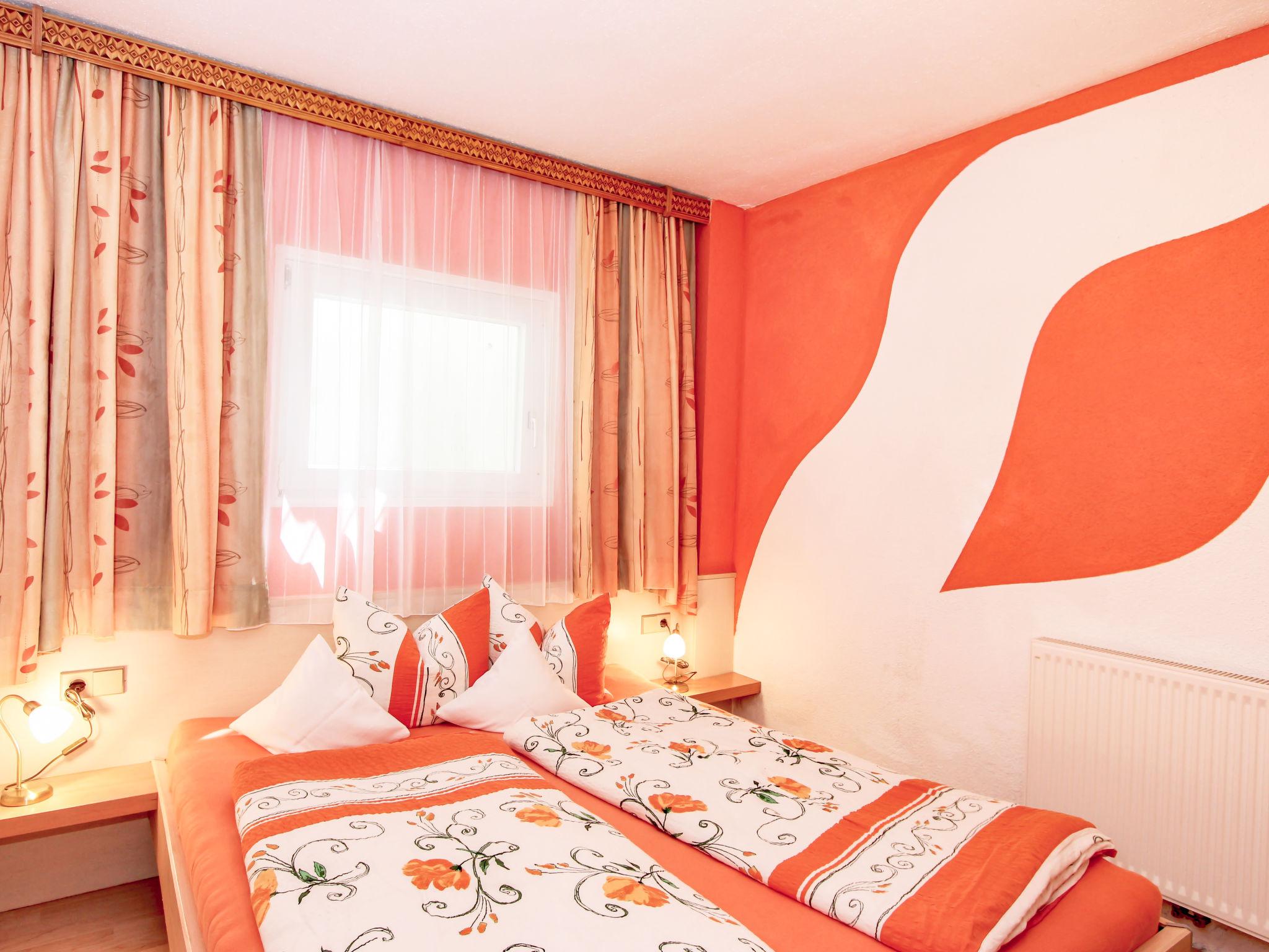 Foto 11 - Appartamento con 1 camera da letto a Mayrhofen con giardino e vista sulle montagne