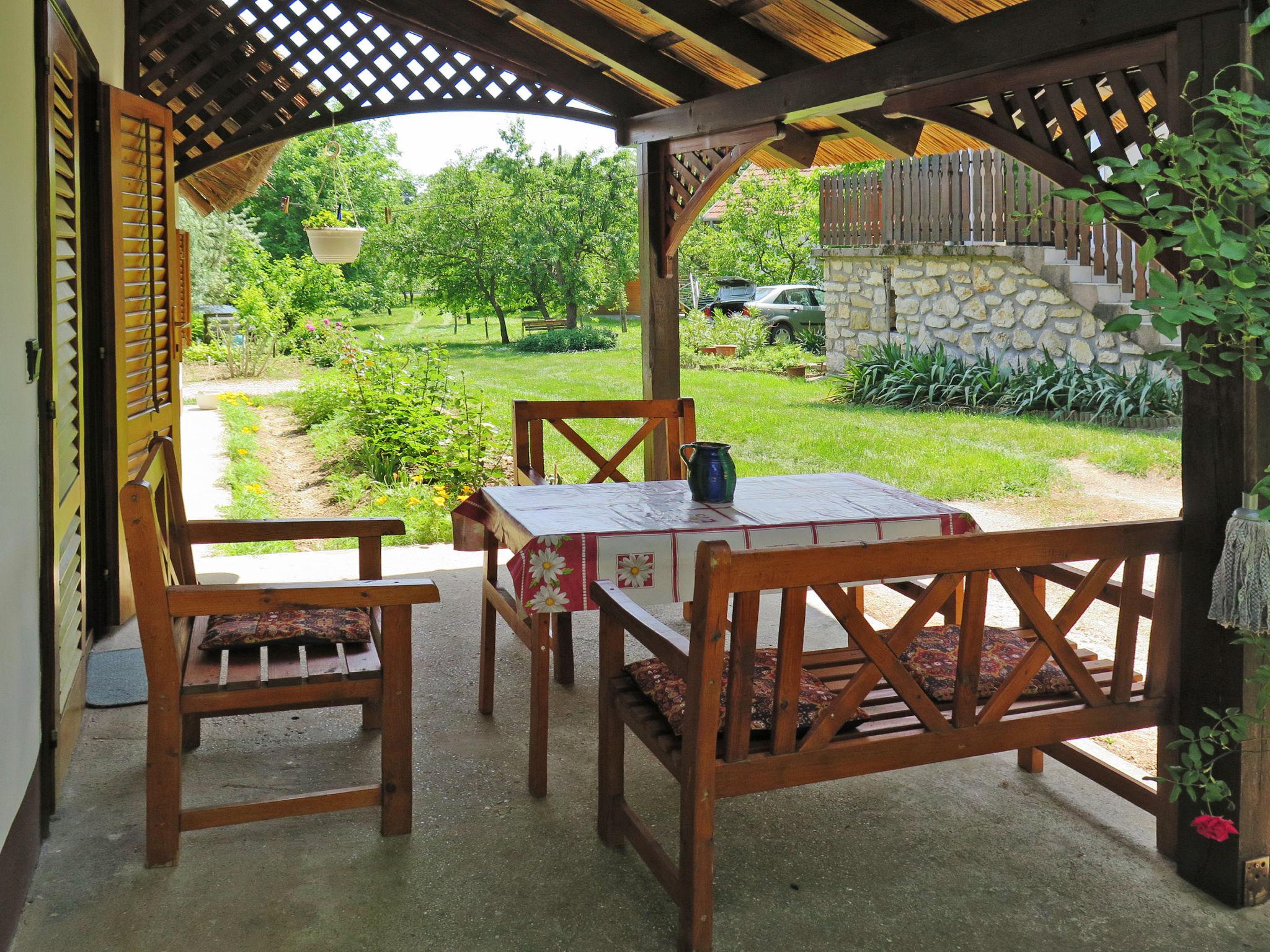 Photo 6 - Maison de 2 chambres à Balatongyörök avec jardin et terrasse