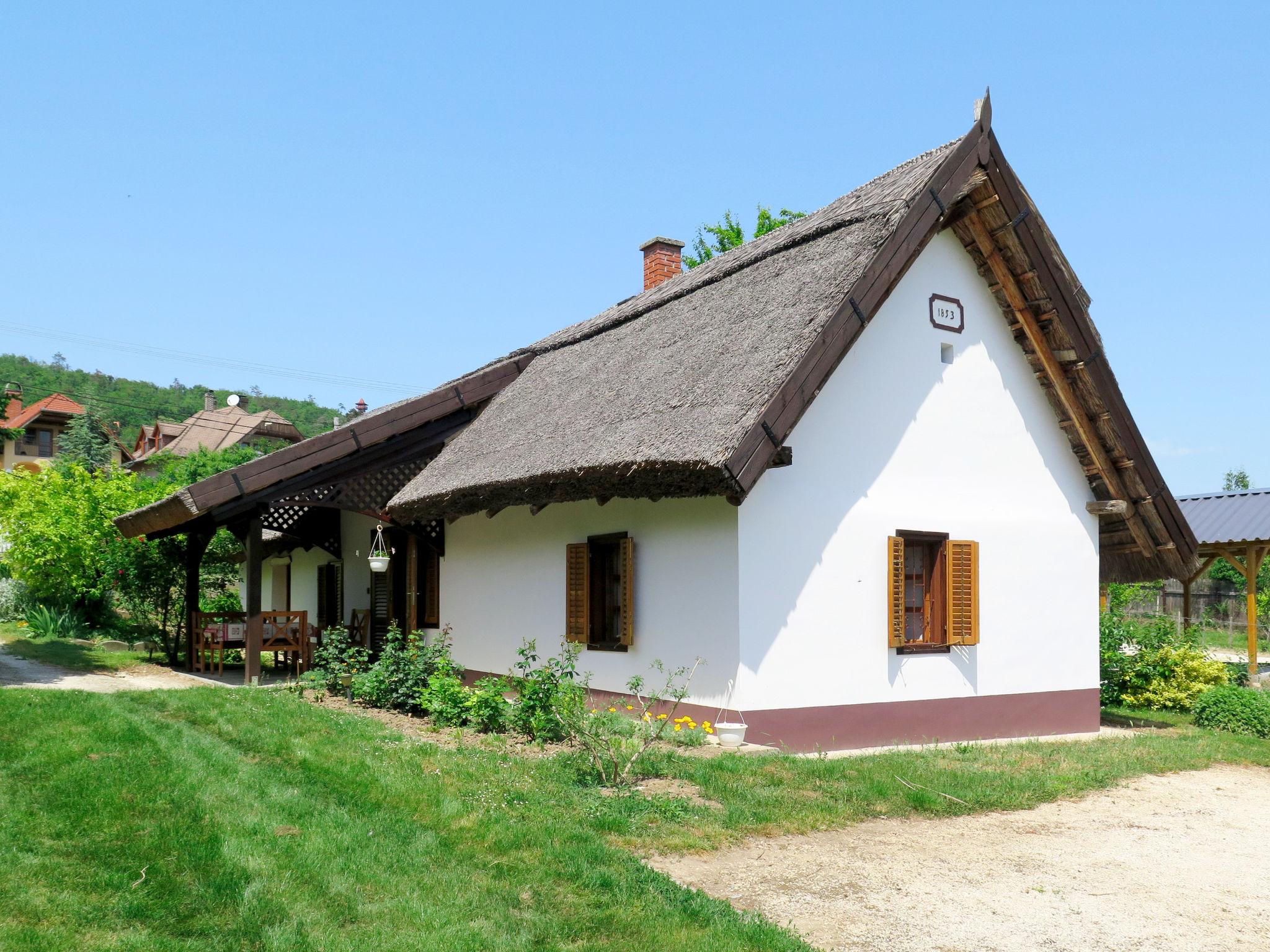 Photo 1 - Maison de 2 chambres à Balatongyörök avec jardin et terrasse