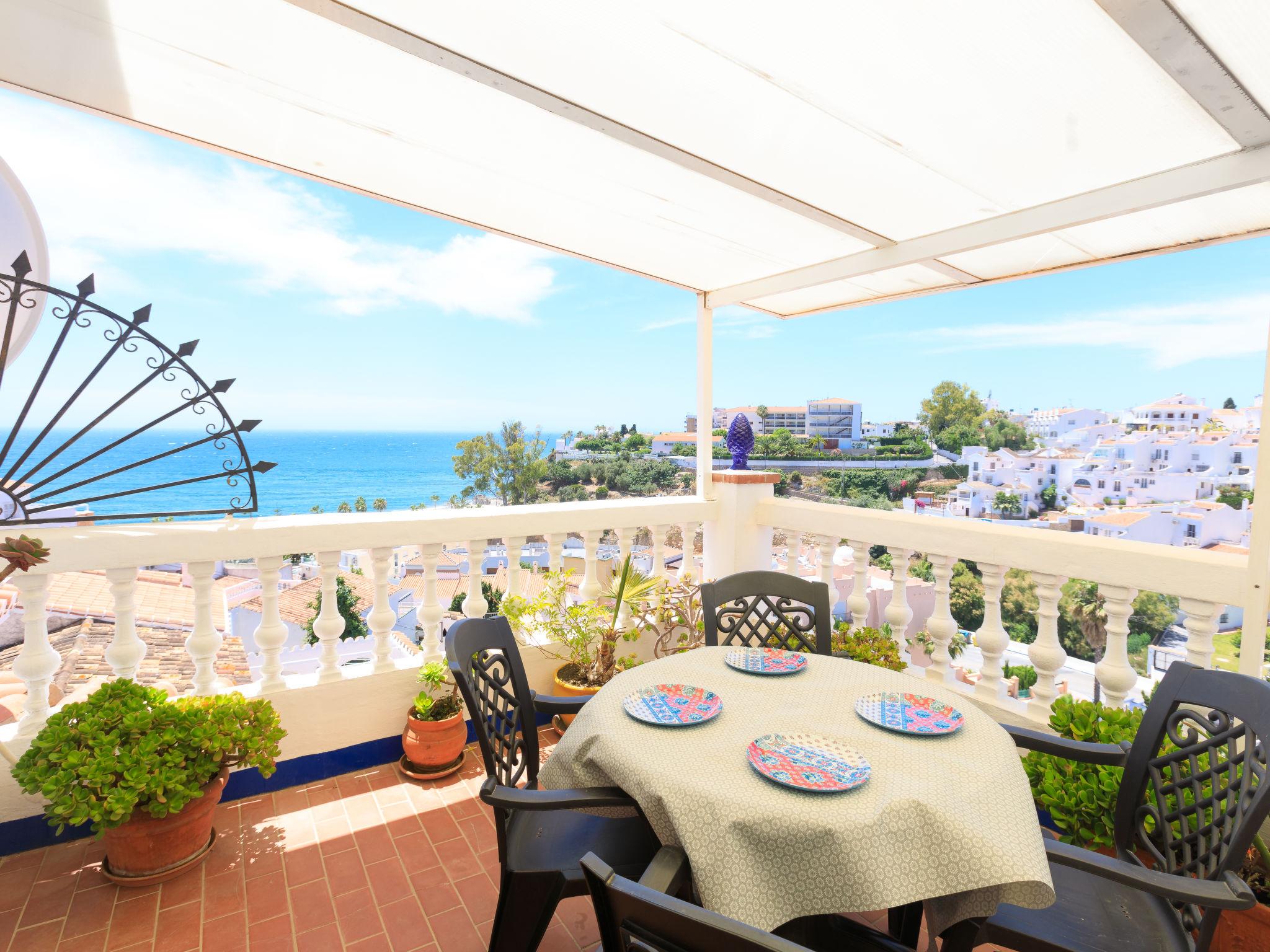 Foto 2 - Casa de 2 quartos em Nerja com piscina privada e terraço