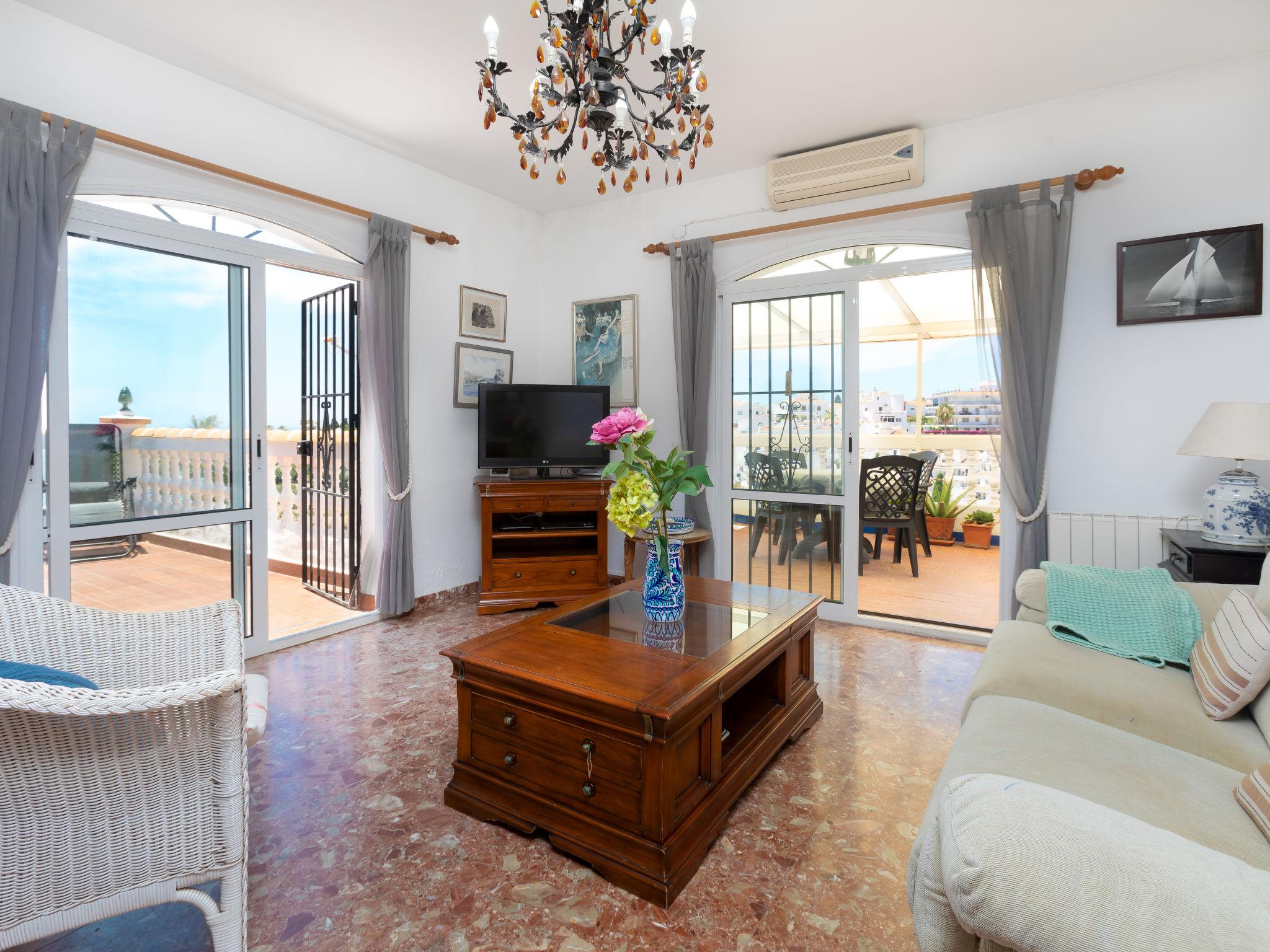 Foto 4 - Casa de 2 quartos em Nerja com piscina privada e terraço