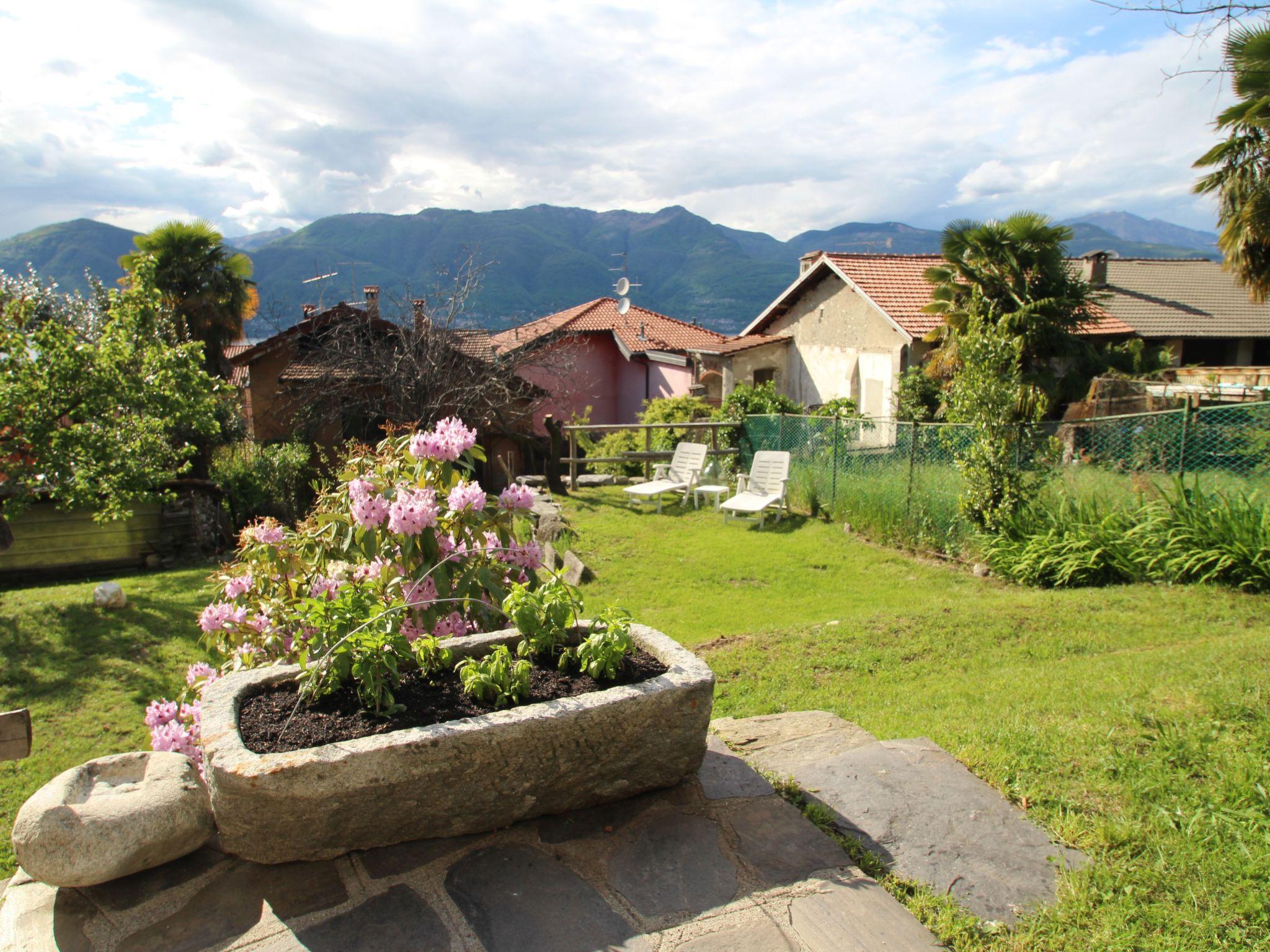 Foto 24 - Casa de 2 habitaciones en Brezzo di Bedero con jardín y vistas a la montaña
