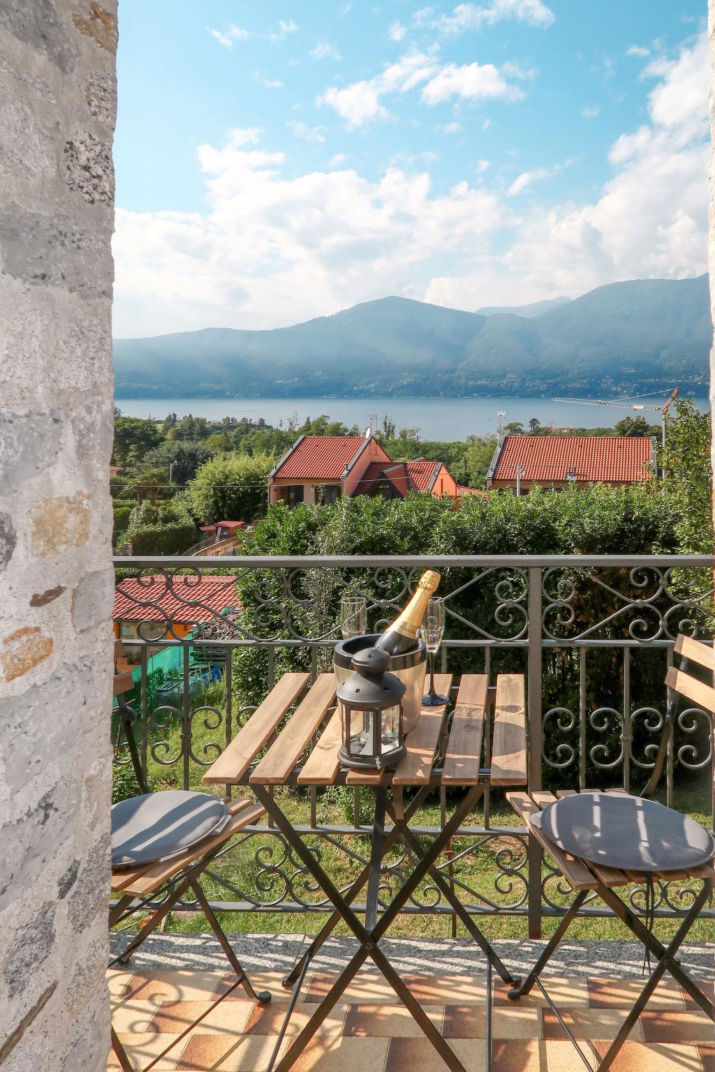 Photo 4 - Maison de 2 chambres à Brezzo di Bedero avec jardin et vues sur la montagne