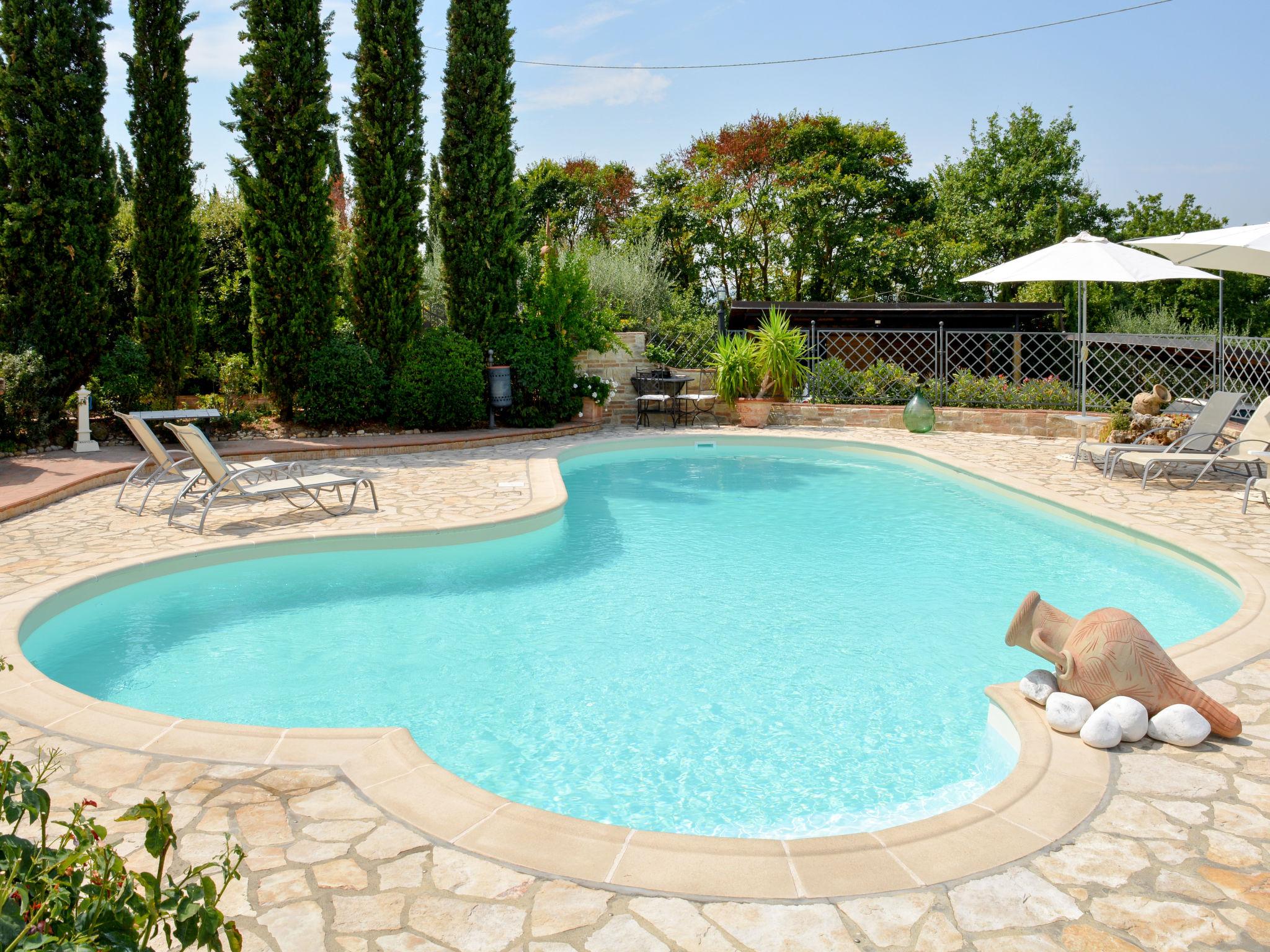 Foto 1 - Casa de 2 quartos em Castelfiorentino com piscina e jardim