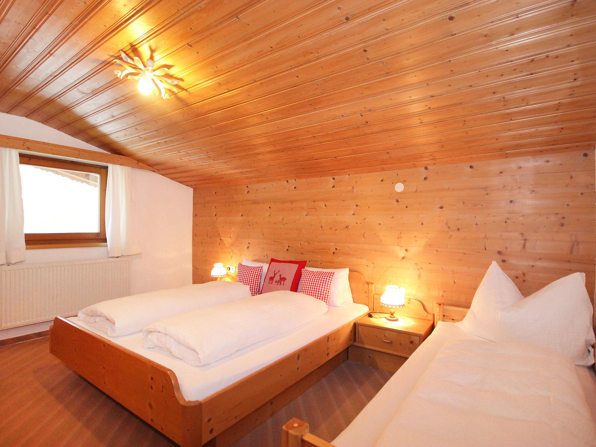 Foto 7 - Appartamento con 3 camere da letto a Hart im Zillertal con terrazza e vista sulle montagne