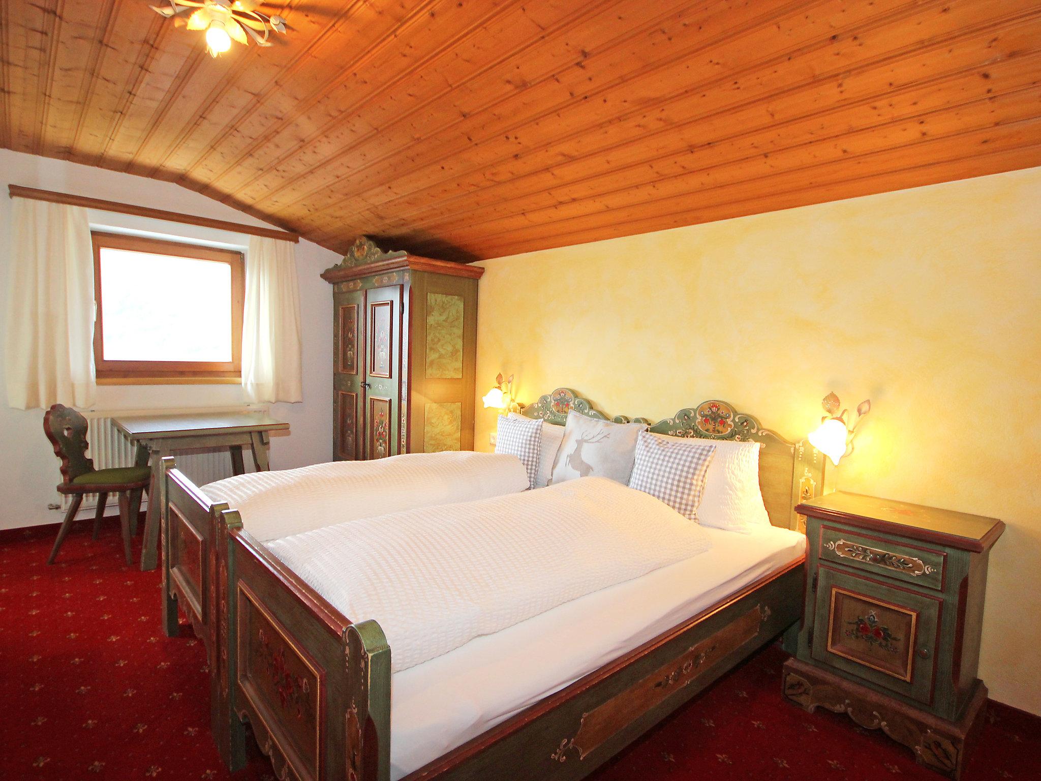 Foto 5 - Appartamento con 3 camere da letto a Hart im Zillertal con terrazza e vista sulle montagne