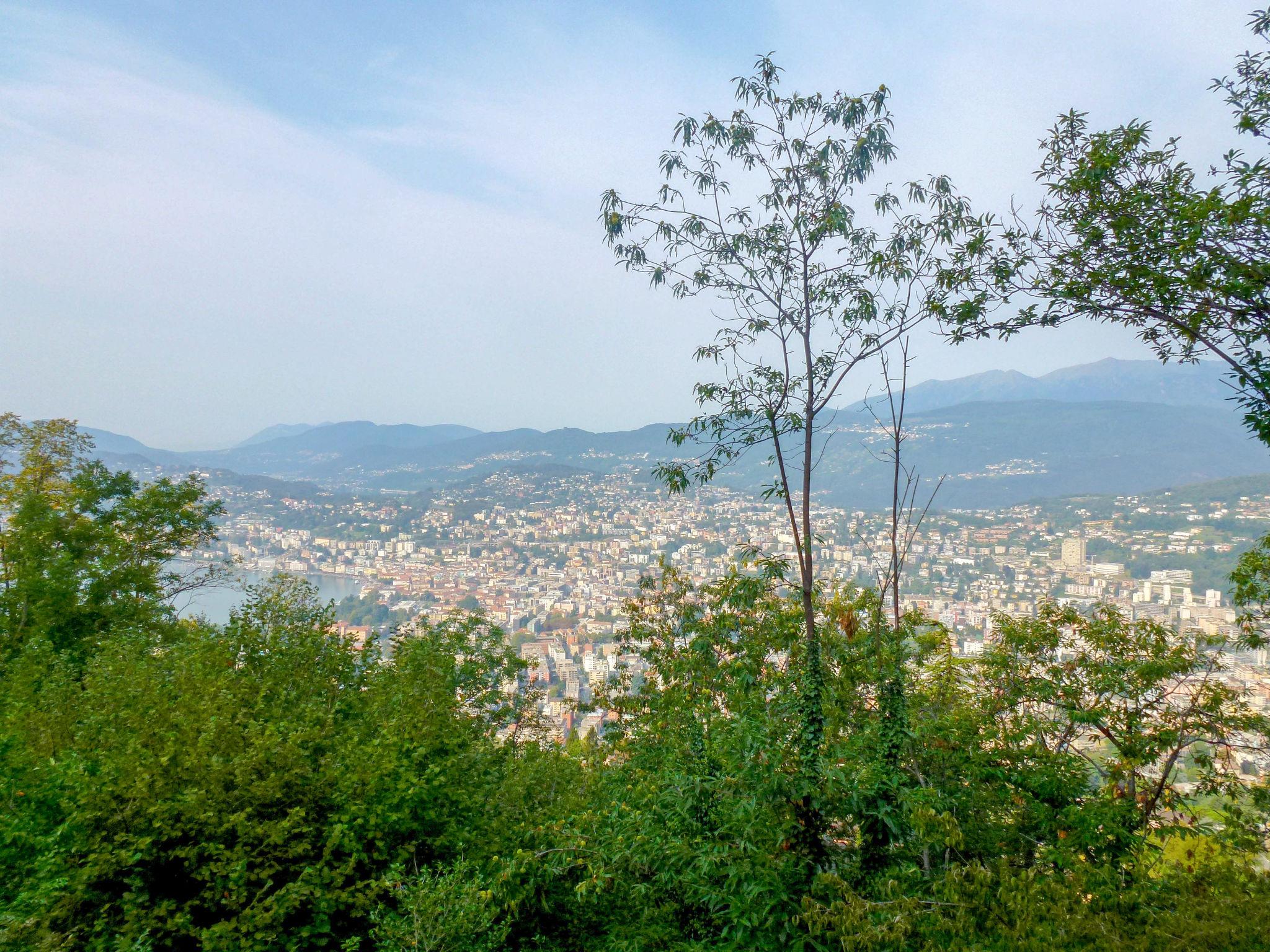 Foto 10 - Apartamento de 2 habitaciones en Lugano con piscina y vistas a la montaña