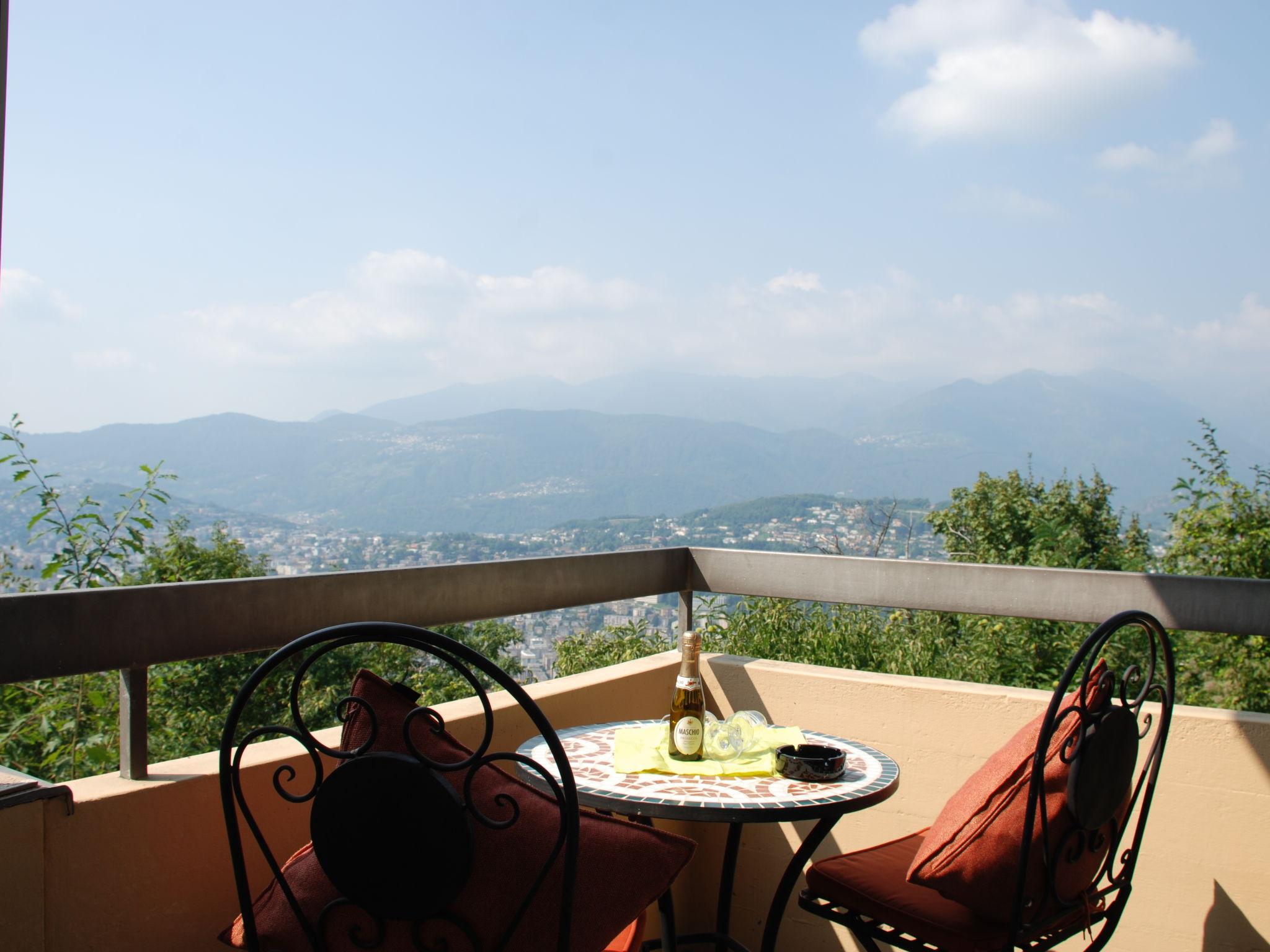 Foto 2 - Apartamento de 2 quartos em Lugano com piscina e vista para a montanha