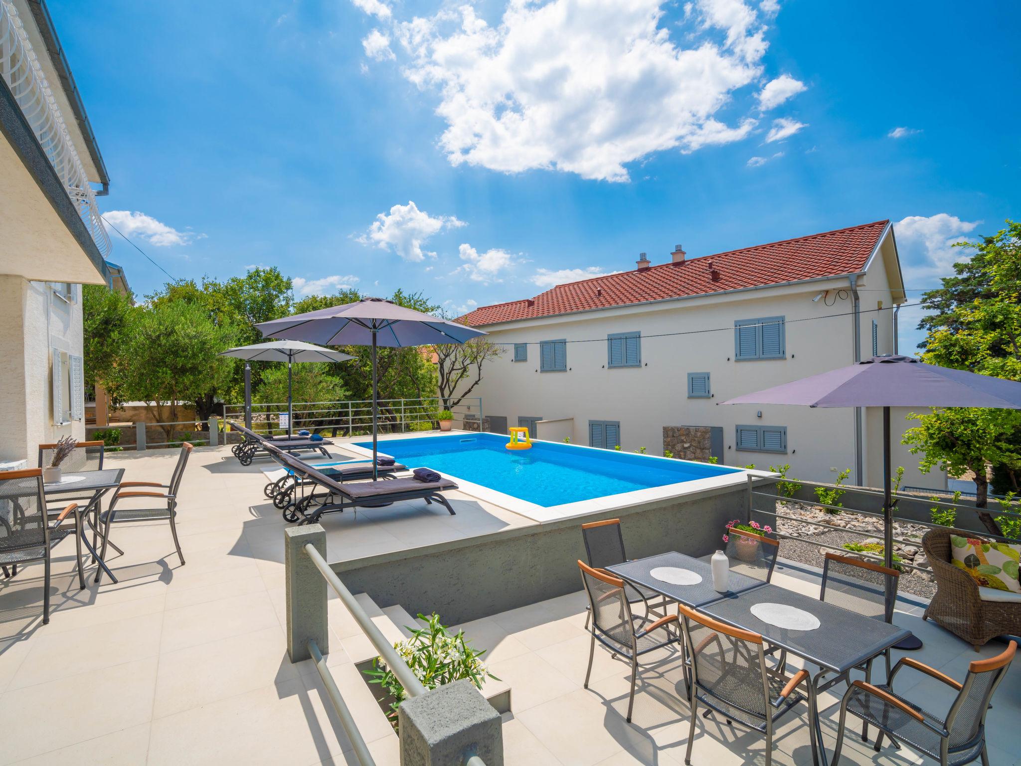 Photo 2 - Maison de 3 chambres à Novi Vinodolski avec piscine privée et jardin