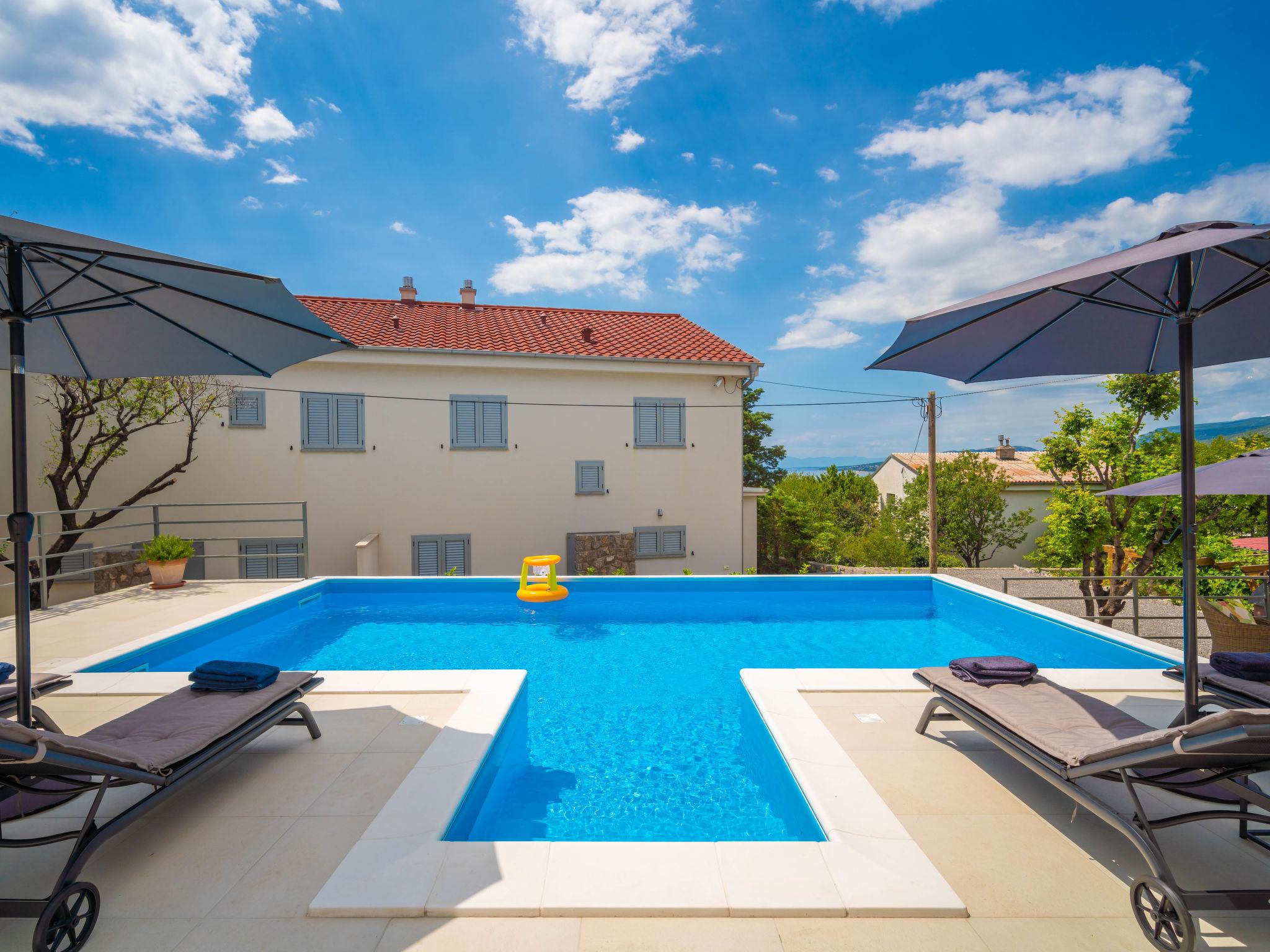 Photo 18 - Maison de 3 chambres à Novi Vinodolski avec piscine privée et jardin