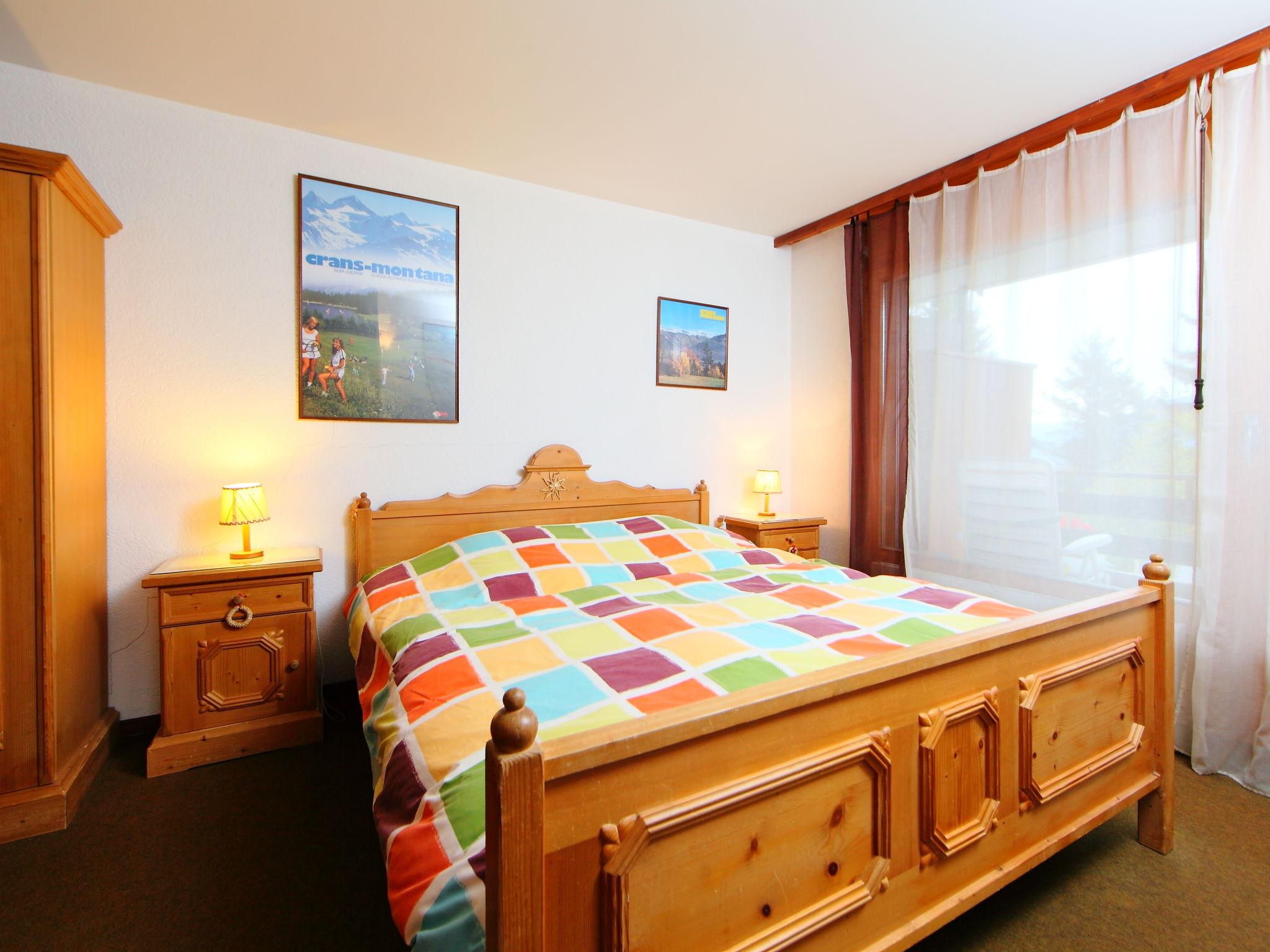 Foto 3 - Appartamento con 2 camere da letto a Crans-Montana con vista sulle montagne