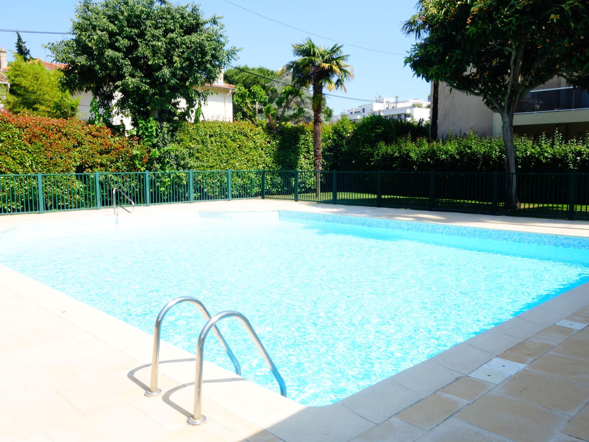 Foto 2 - Appartamento con 2 camere da letto a Antibes con piscina e giardino