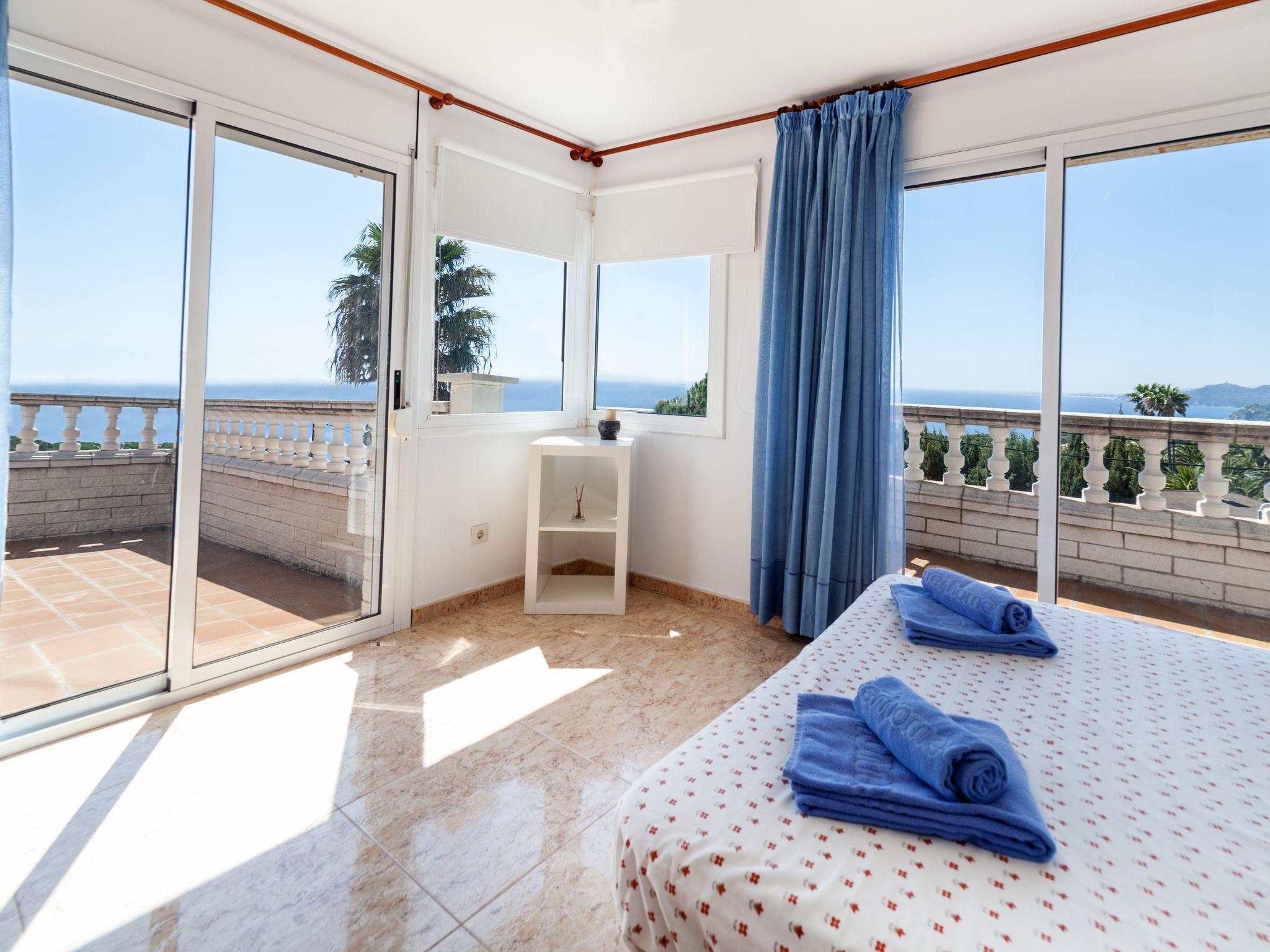 Foto 5 - Casa de 6 quartos em Lloret de Mar com piscina privada e vistas do mar