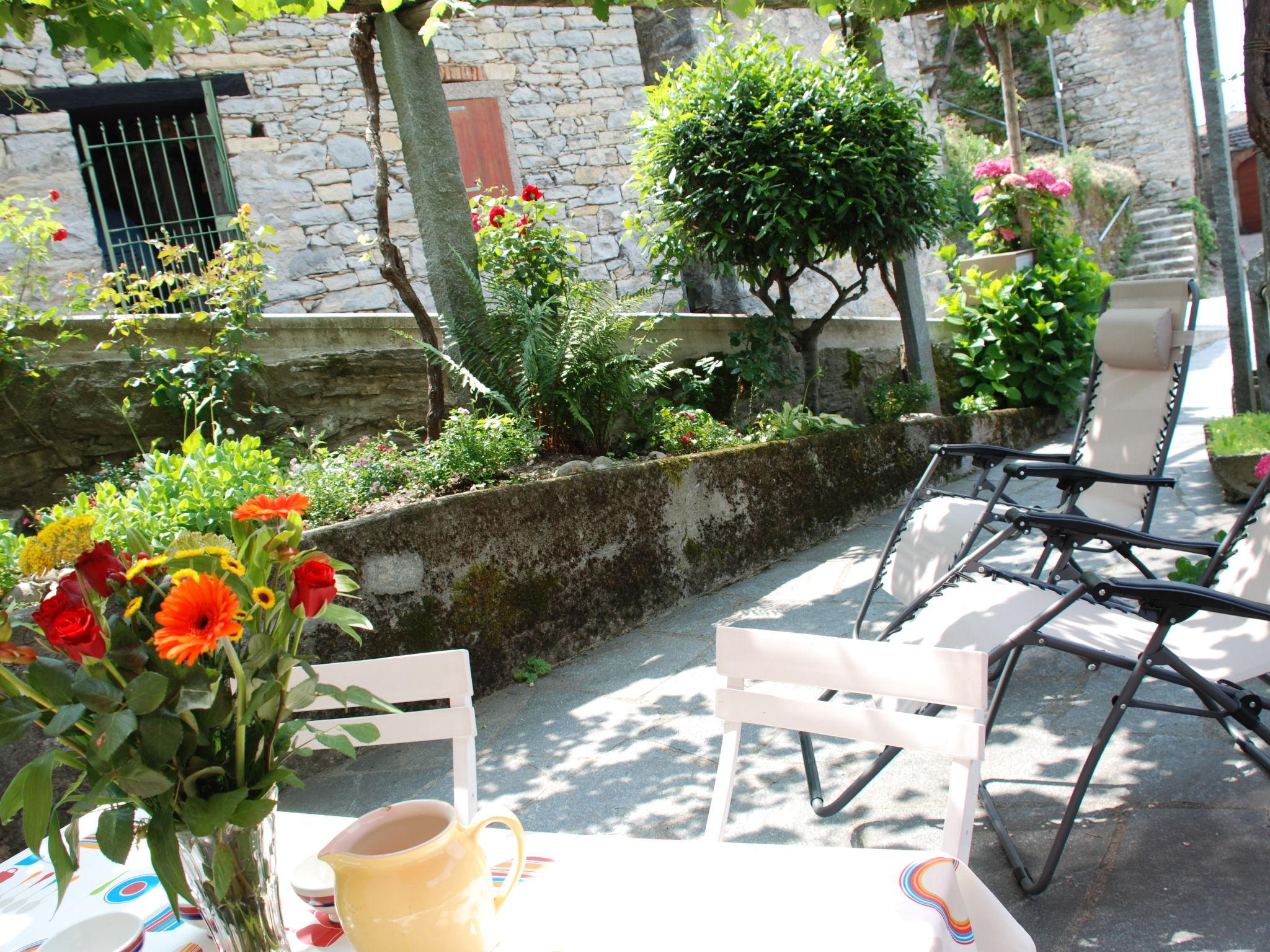 Photo 14 - Maison de 2 chambres à Breggia avec jardin et vues sur la montagne