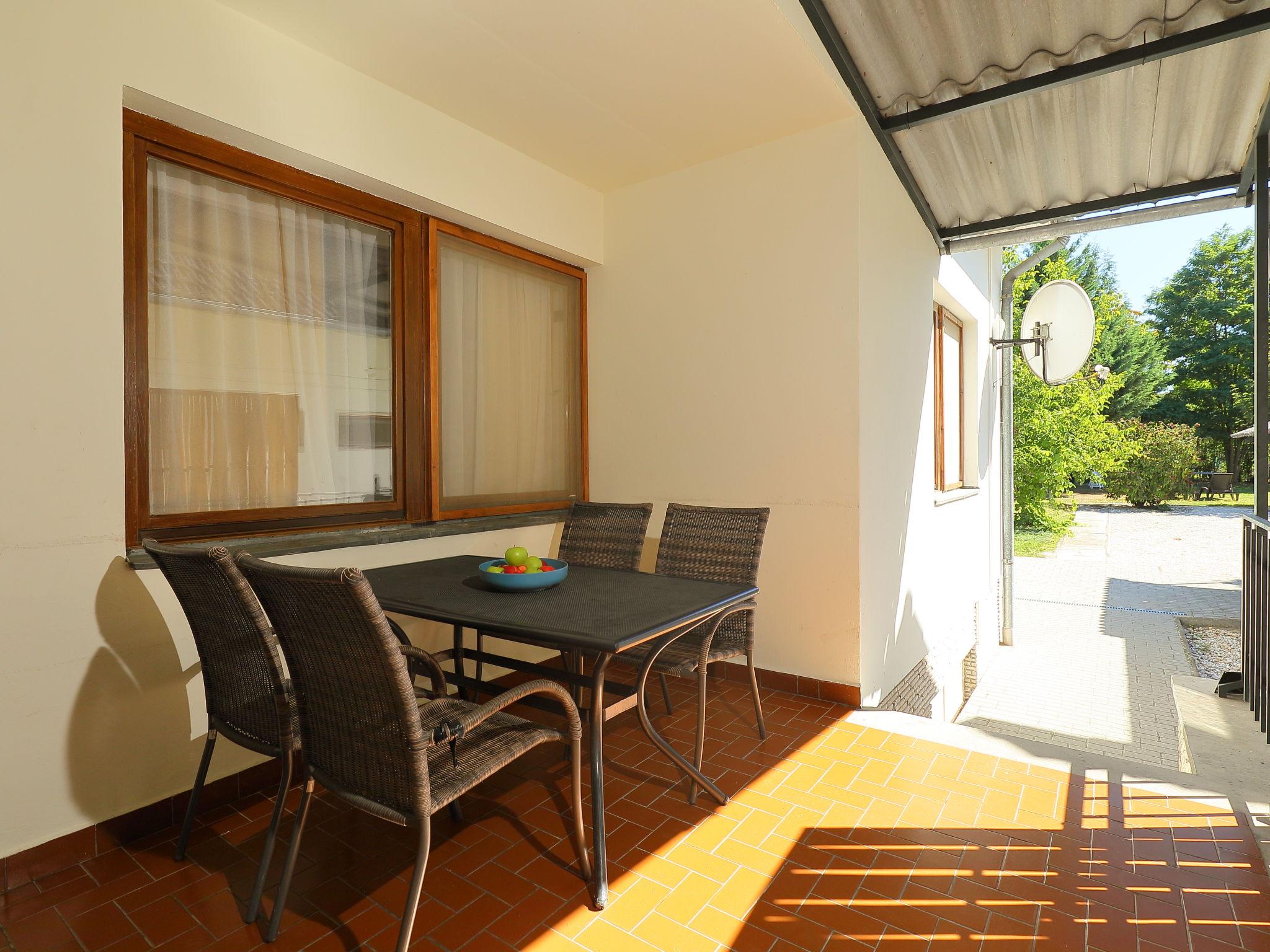 Photo 5 - 6 bedroom Apartment in Balatonszemes with garden and terrace