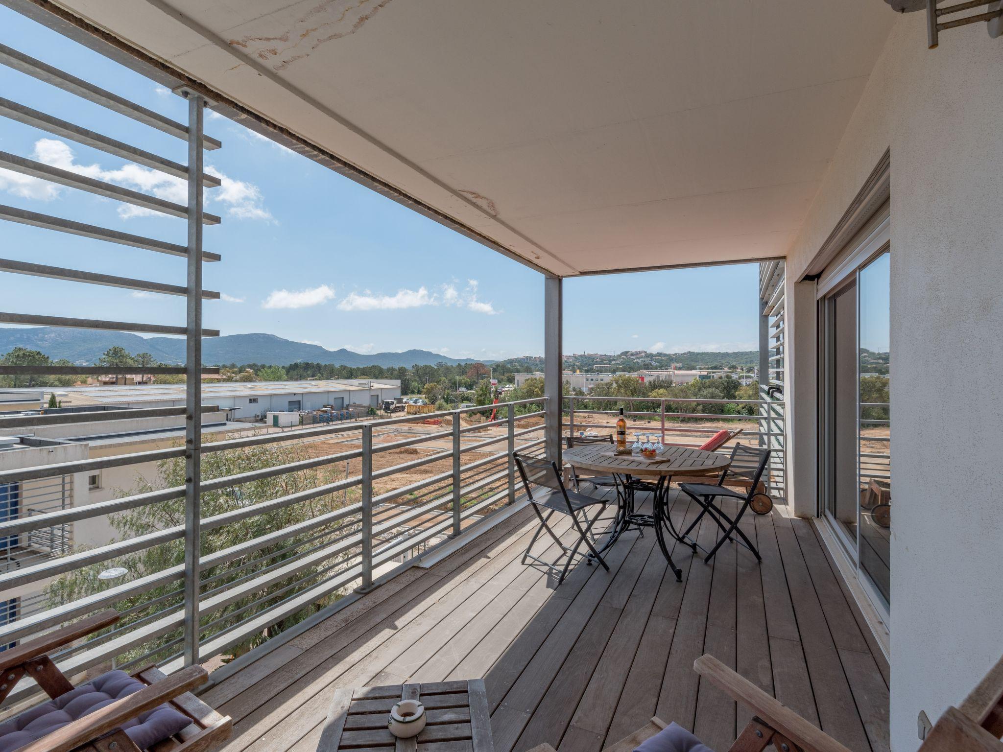 Foto 4 - Apartamento de 2 habitaciones en Porto-Vecchio con terraza y vistas al mar
