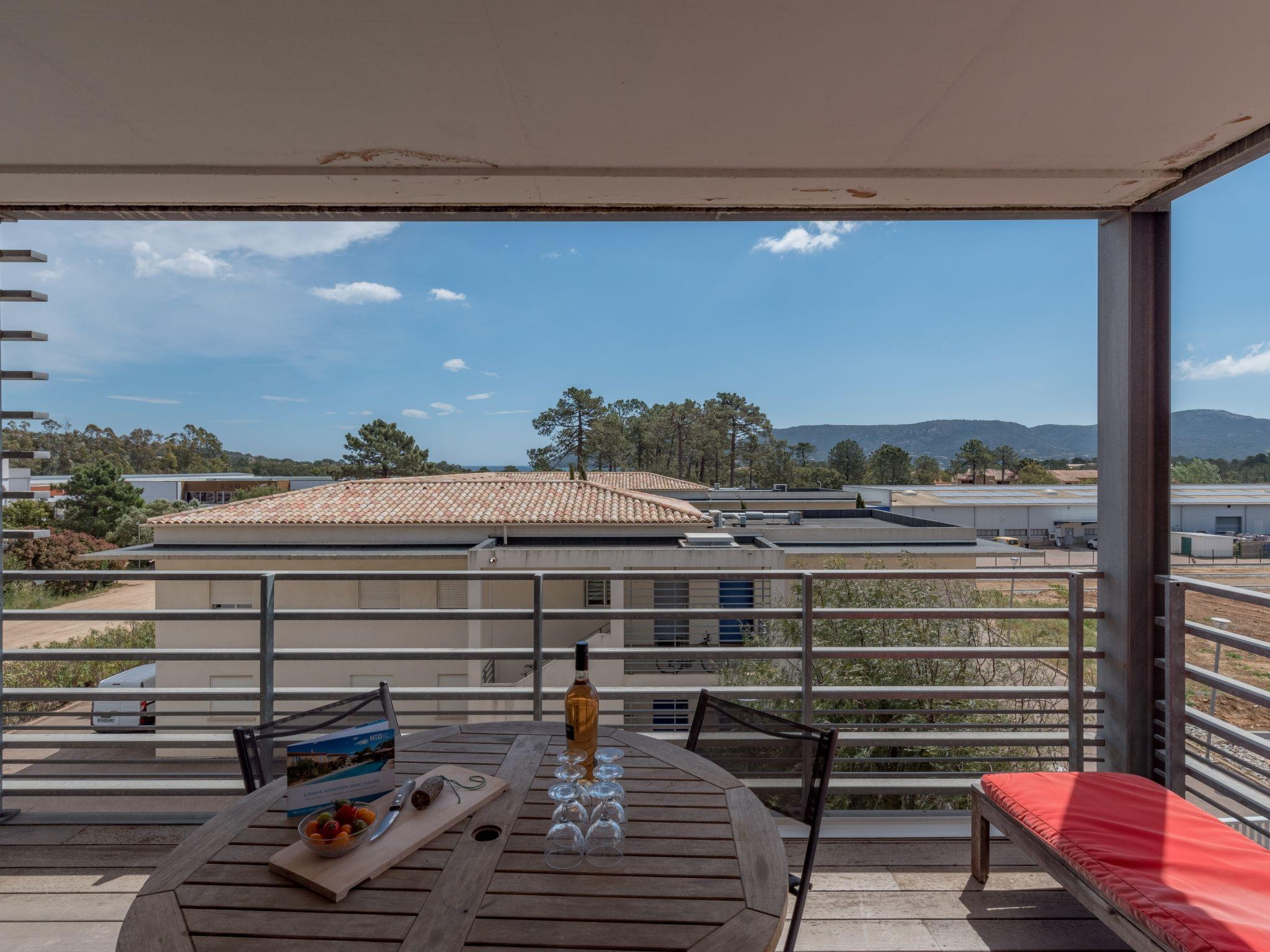 Foto 1 - Apartamento de 2 quartos em Porto-Vecchio com terraço e vistas do mar