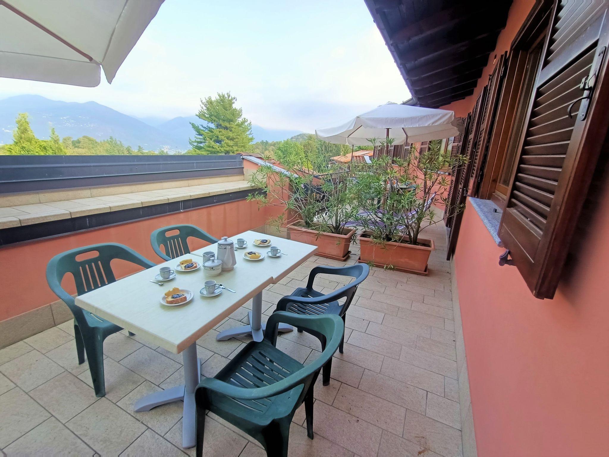 Photo 17 - 2 bedroom Apartment in Luino with swimming pool and mountain view