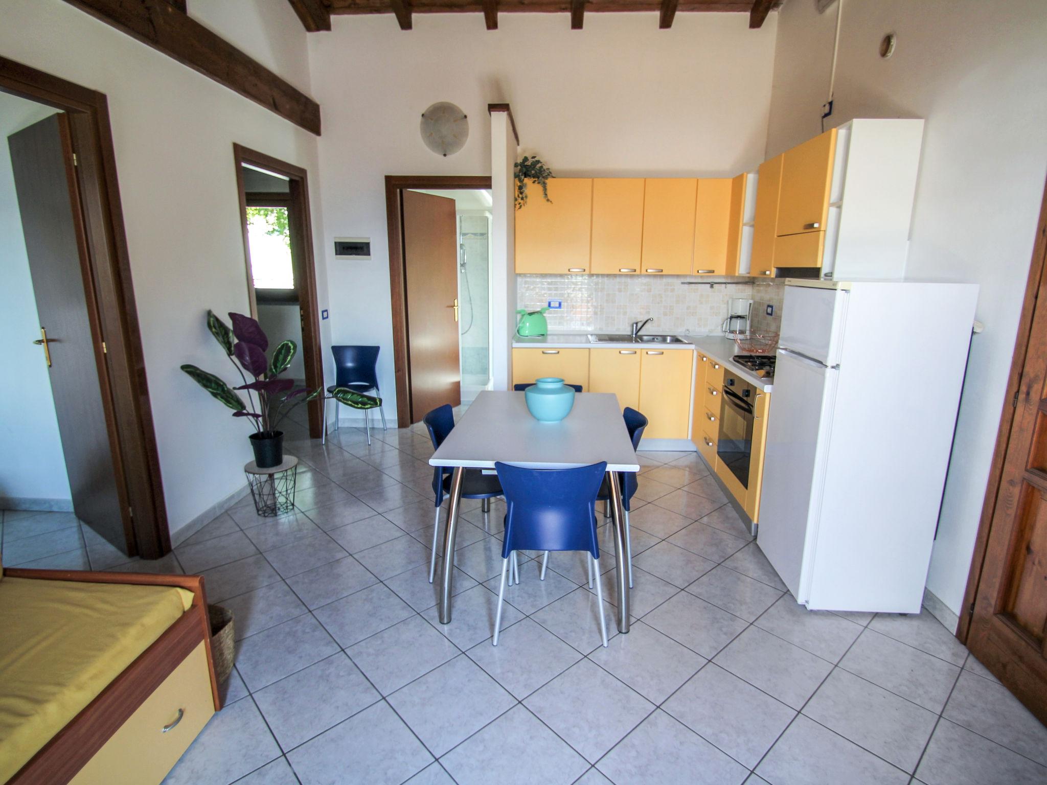 Photo 7 - 2 bedroom Apartment in Luino with swimming pool and garden