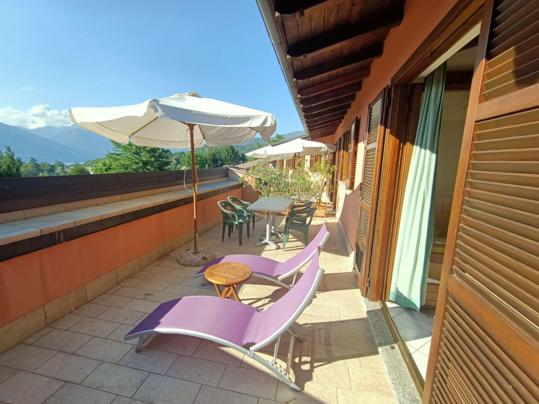 Photo 16 - 2 bedroom Apartment in Luino with swimming pool and mountain view