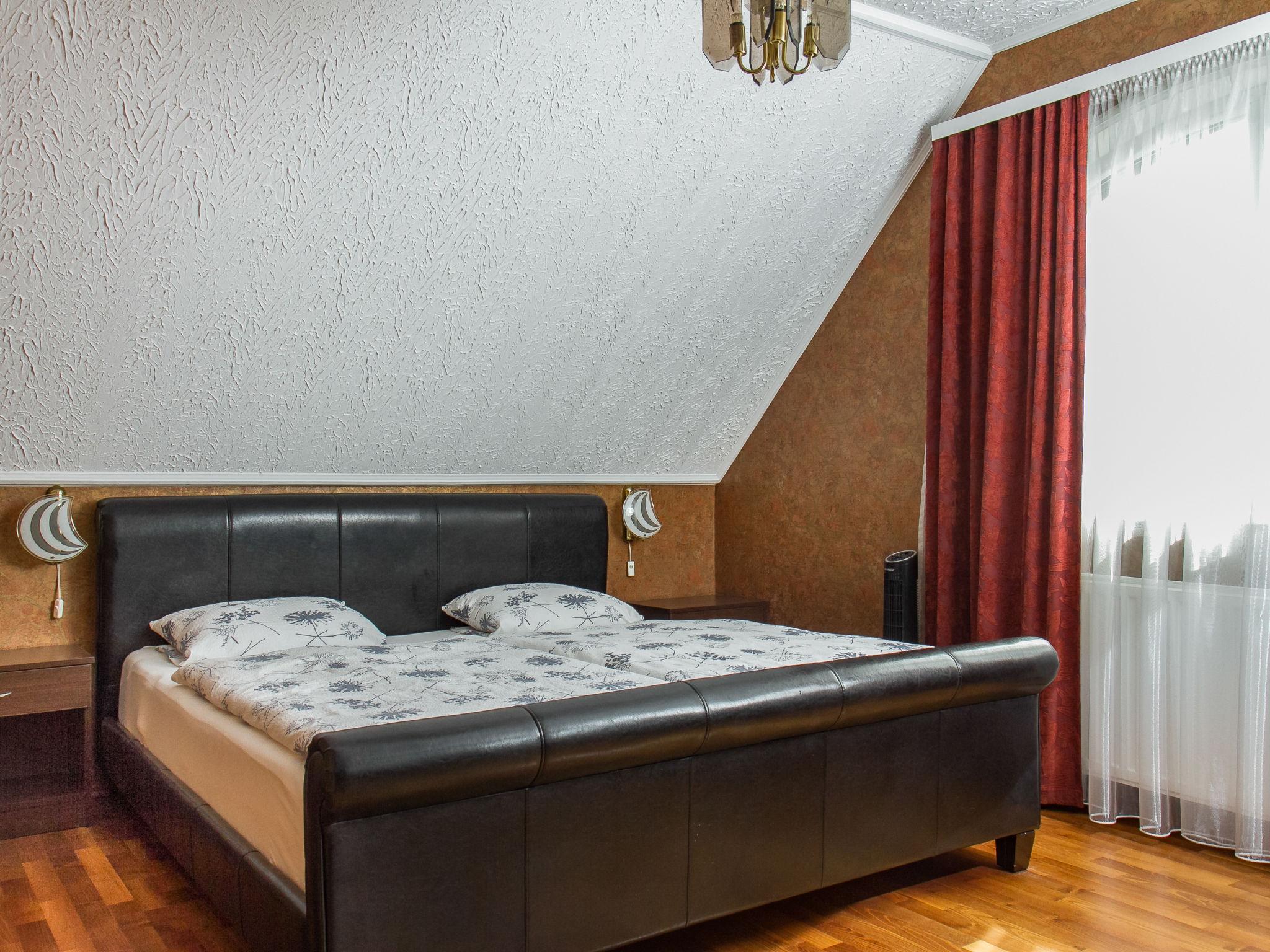 Foto 8 - Appartamento con 2 camere da letto a Balatongyörök con giardino e terrazza