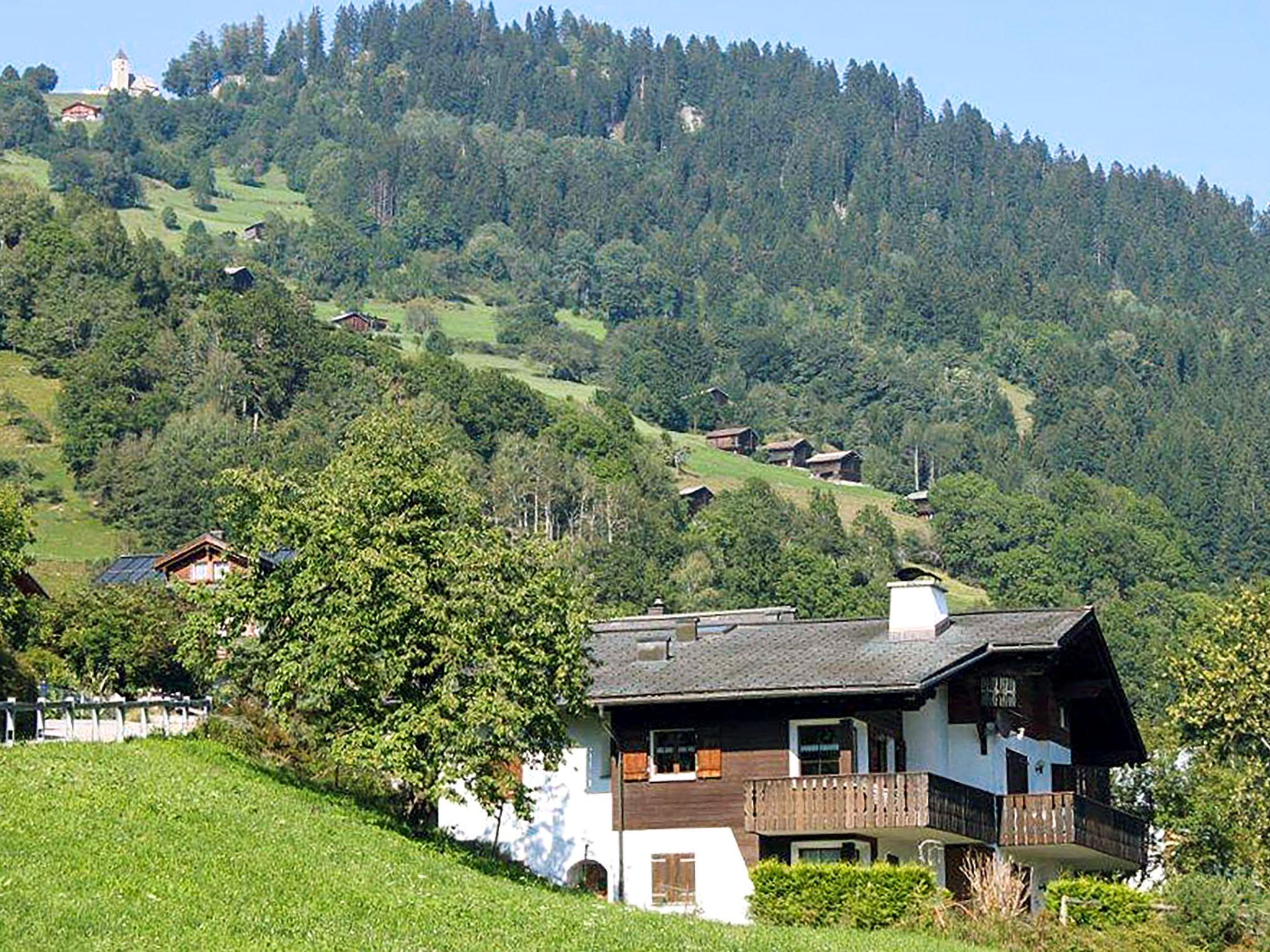 Foto 1 - Apartamento de 1 habitación en Schluein con jardín y vistas a la montaña