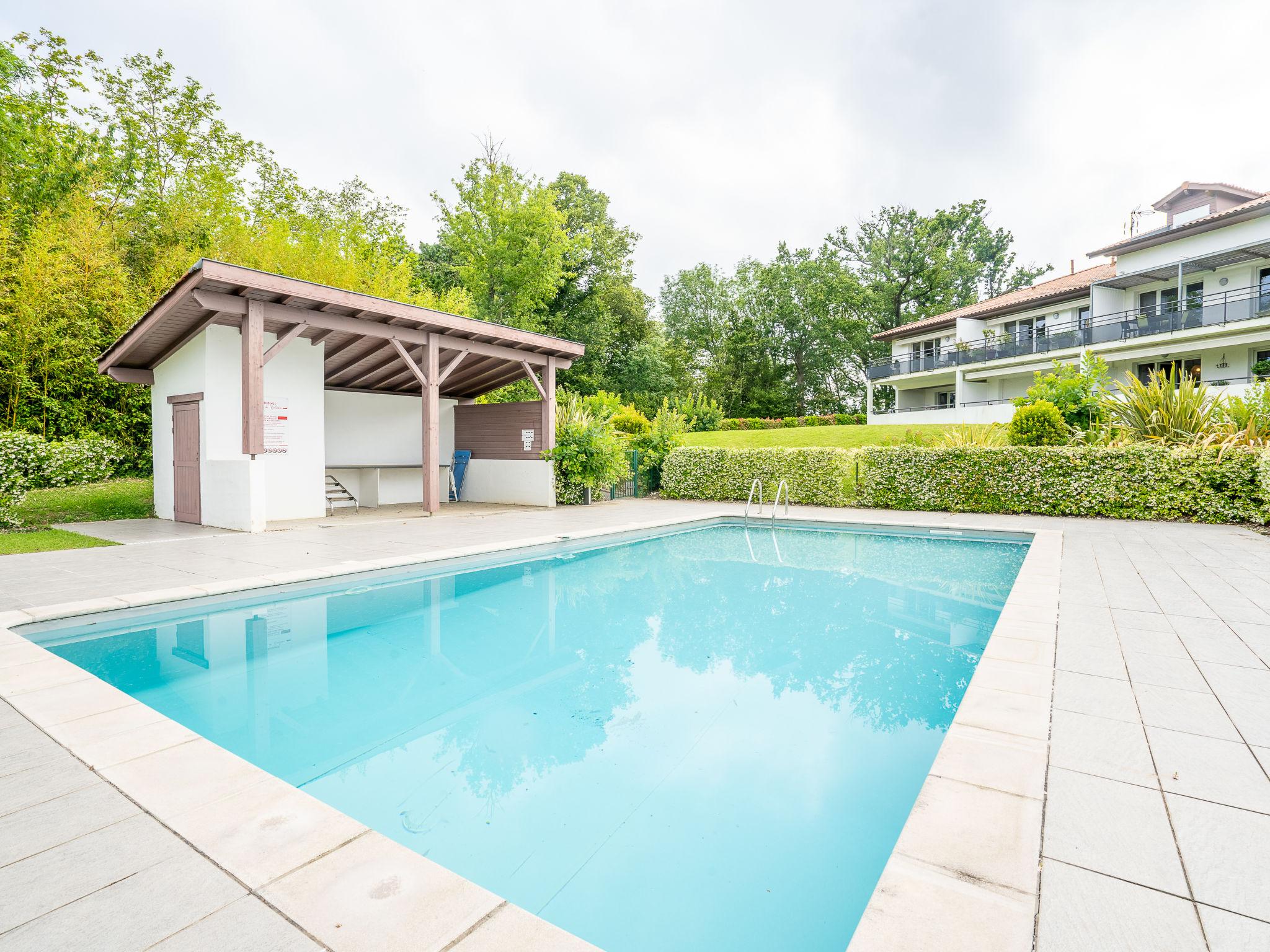 Foto 2 - Apartamento de 1 habitación en Saint-Jean-de-Luz con piscina y vistas al mar