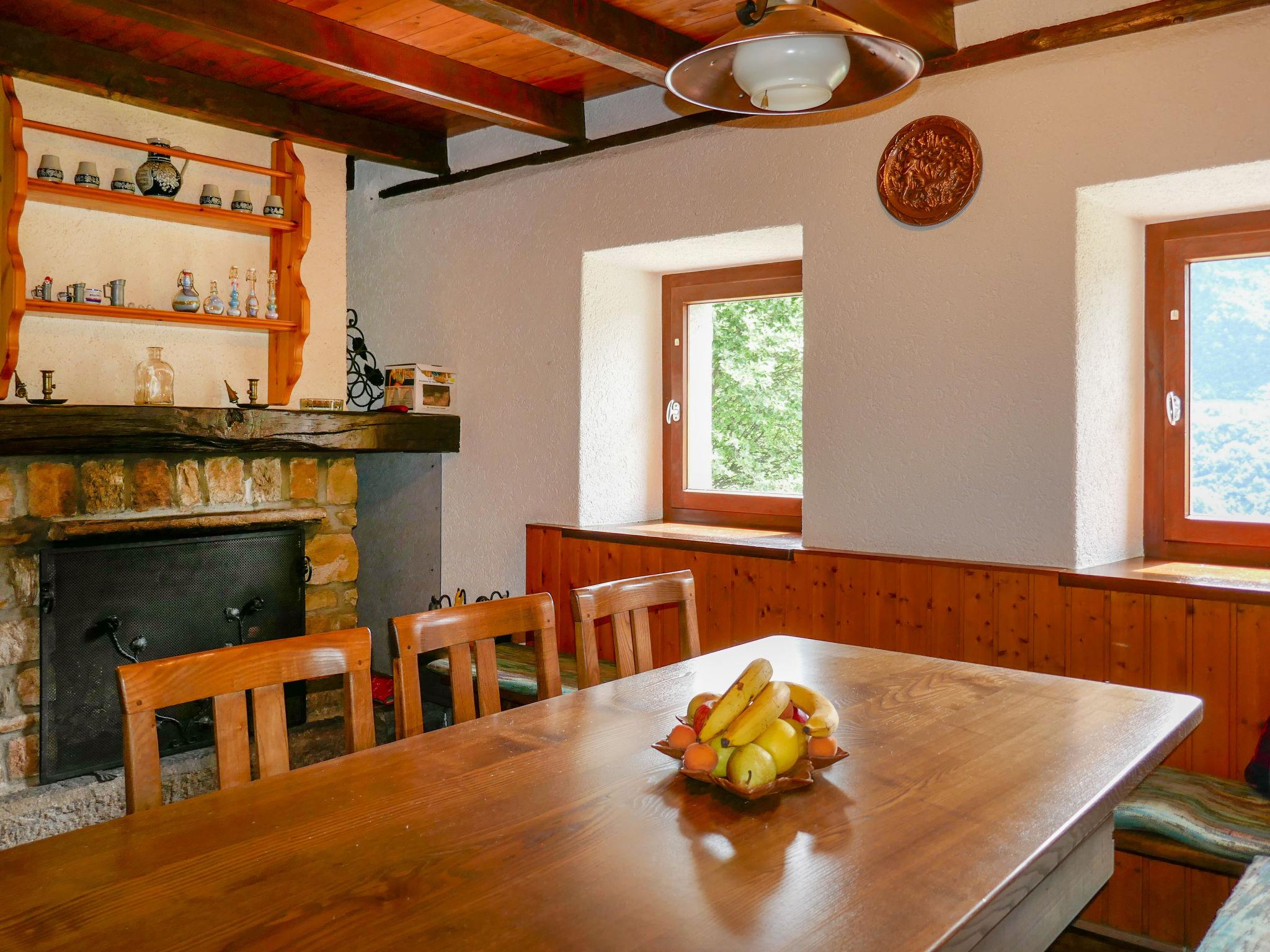 Photo 14 - Maison de 1 chambre à Acquarossa avec jardin et vues sur la montagne