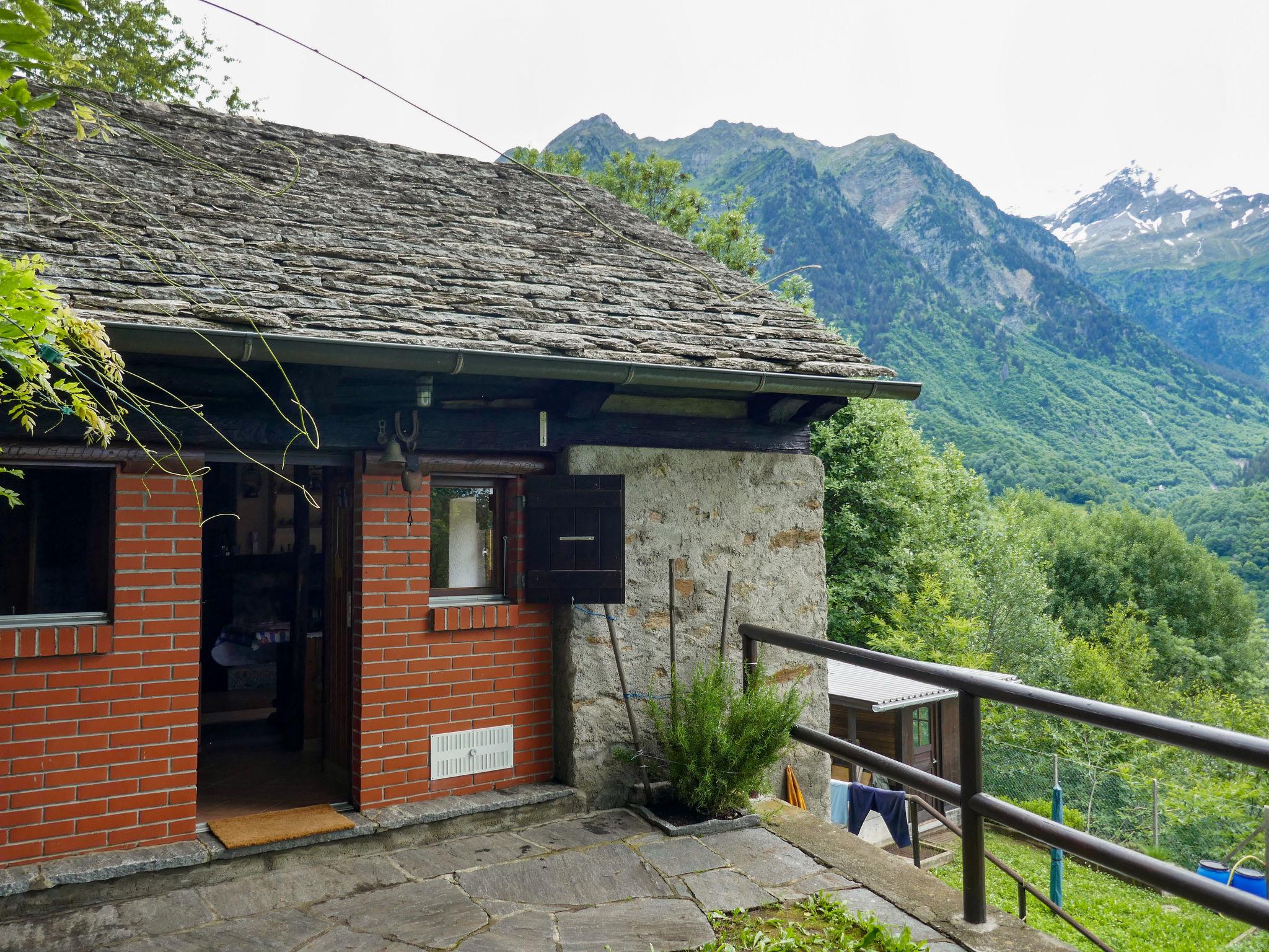 Photo 30 - Maison de 1 chambre à Acquarossa avec jardin et vues sur la montagne