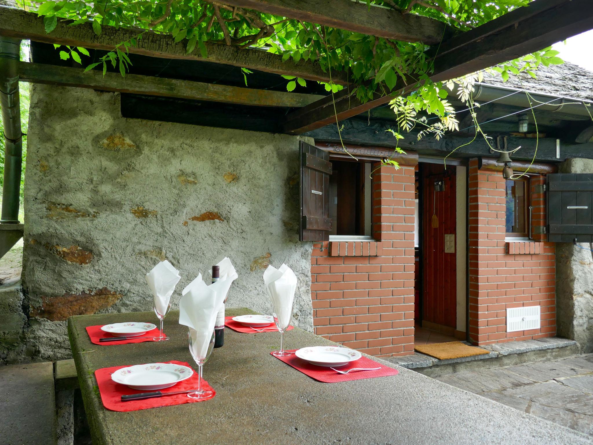 Photo 9 - Maison de 1 chambre à Acquarossa avec jardin et vues sur la montagne