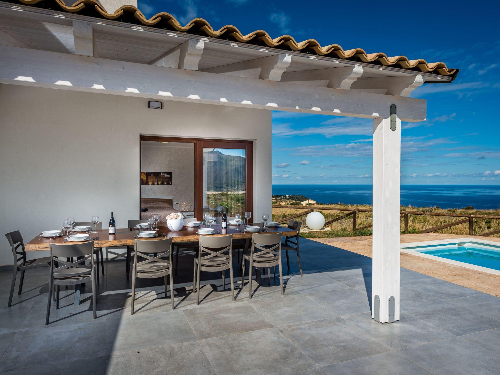 Photo 4 - Maison de 4 chambres à Castellammare del Golfo avec piscine privée et jardin