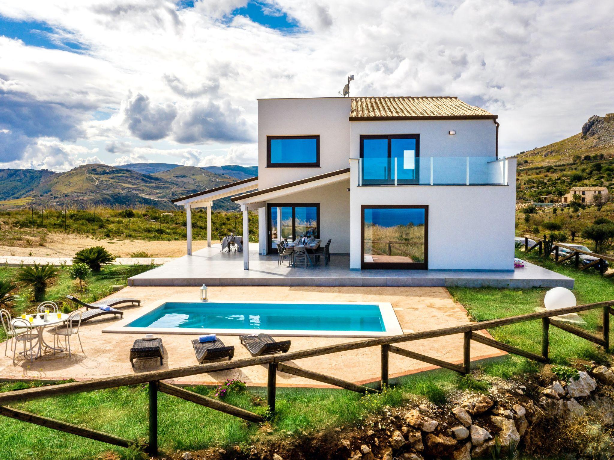 Photo 27 - Maison de 4 chambres à Castellammare del Golfo avec piscine privée et jardin