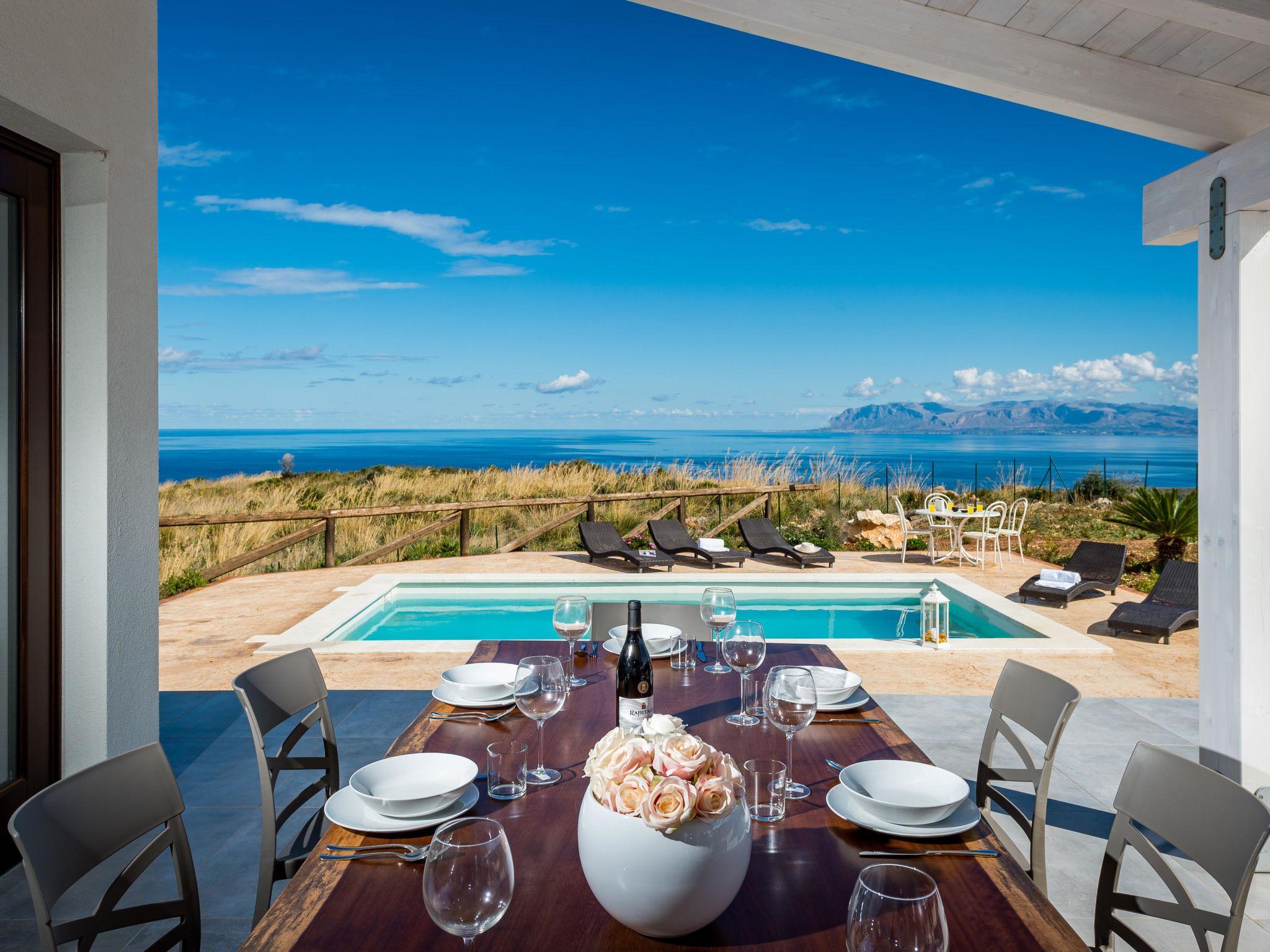 Photo 3 - Maison de 4 chambres à Castellammare del Golfo avec piscine privée et jardin