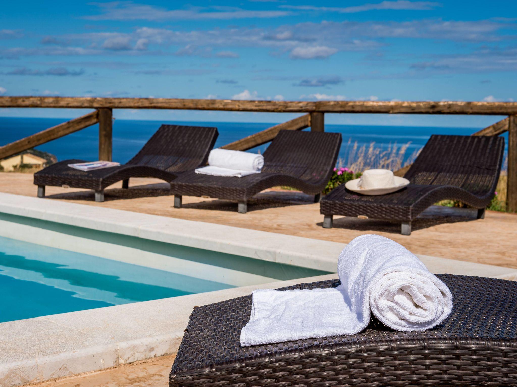 Photo 23 - Maison de 4 chambres à Castellammare del Golfo avec piscine privée et jardin