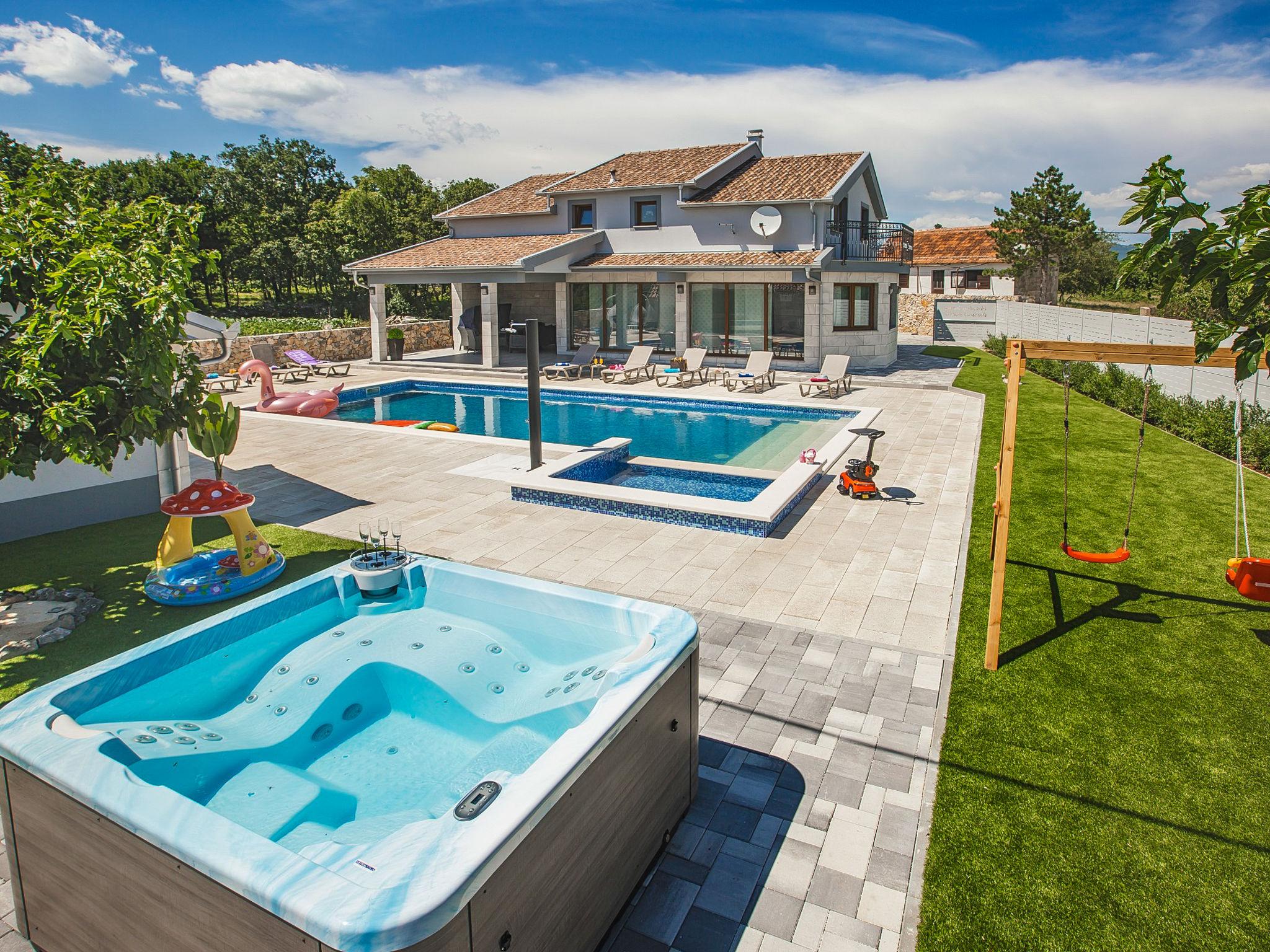 Photo 6 - Maison de 5 chambres à Proložac avec piscine privée et terrasse