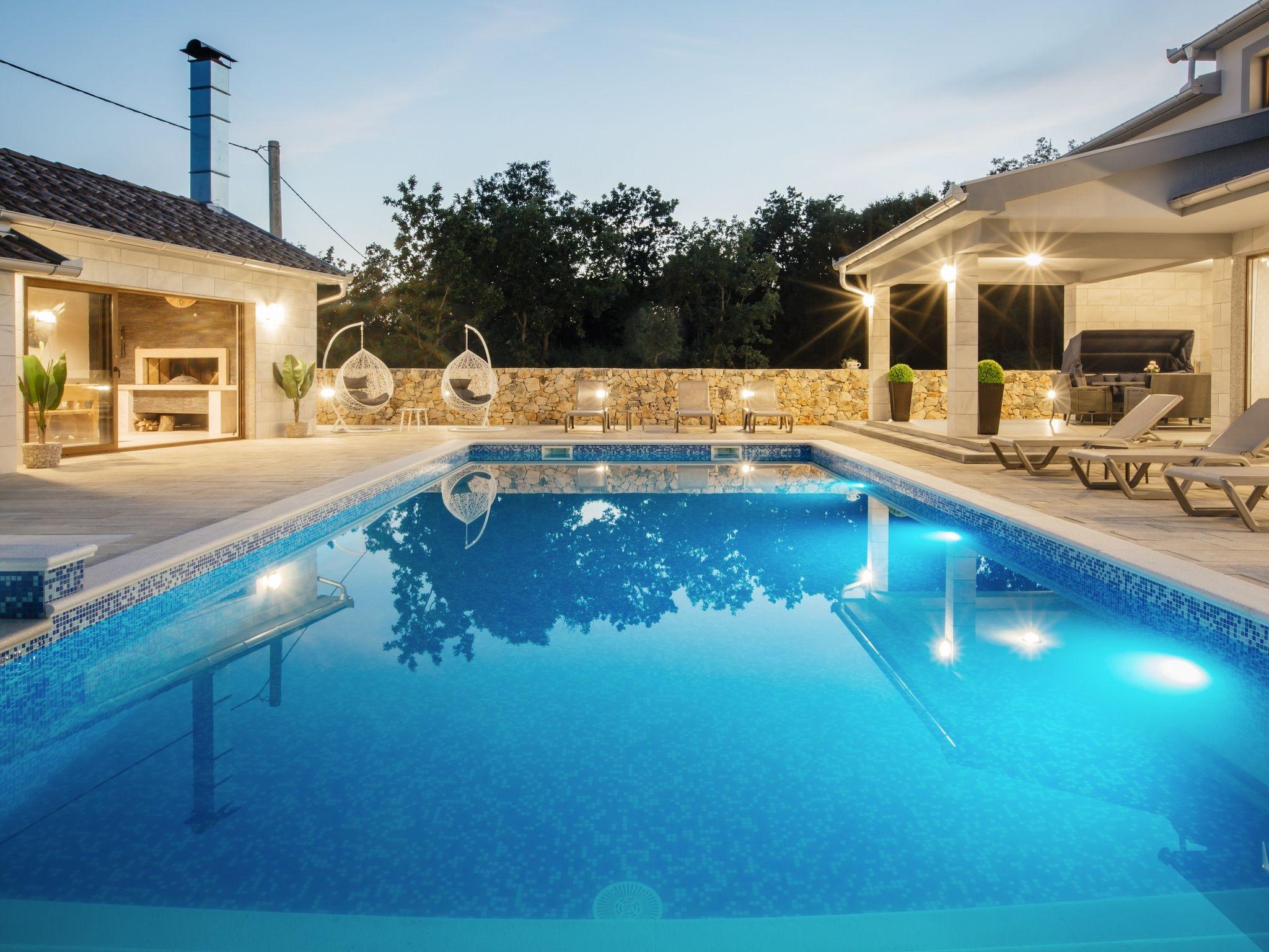 Photo 2 - Maison de 5 chambres à Proložac avec piscine privée et terrasse