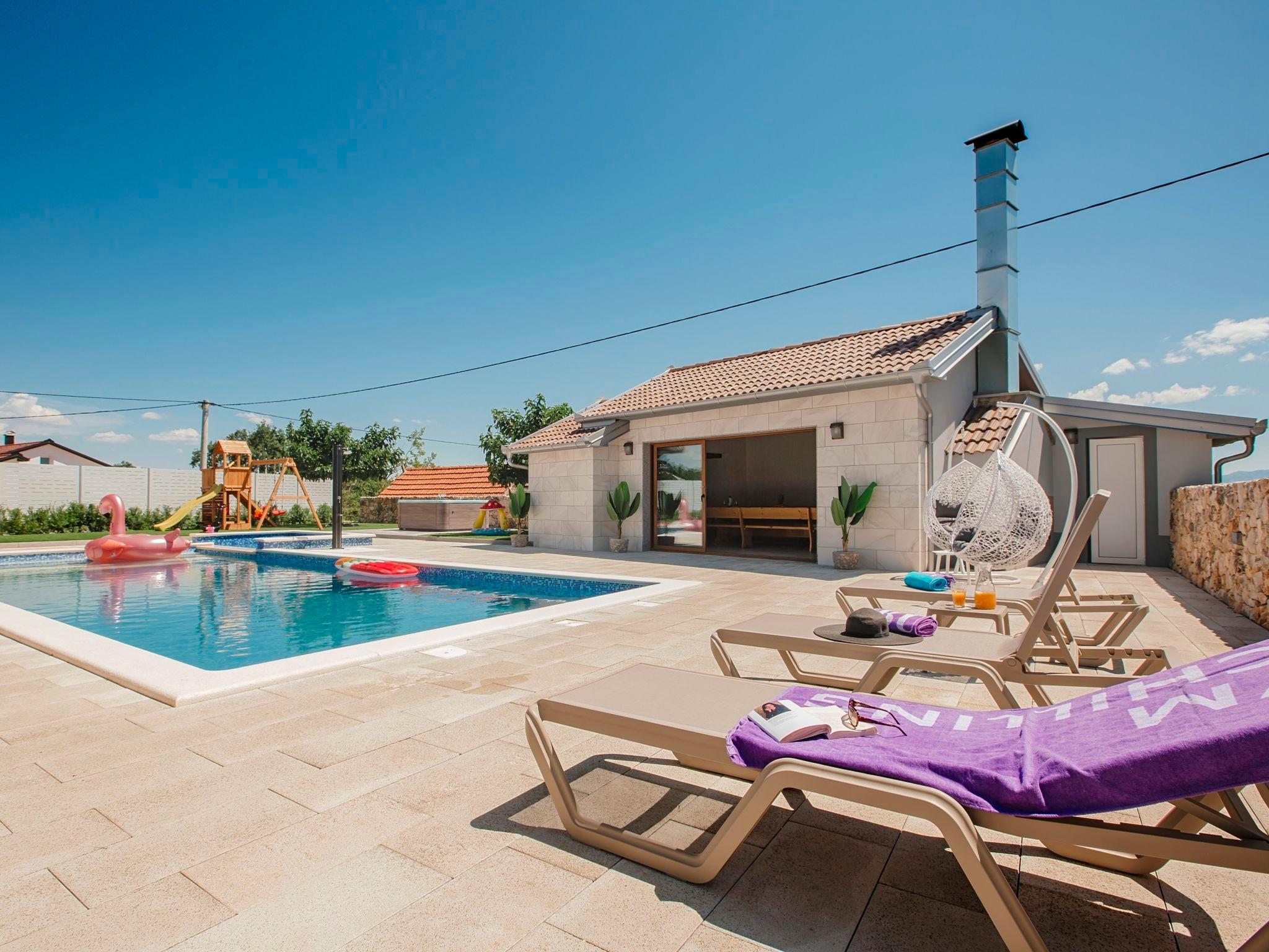 Photo 17 - Maison de 5 chambres à Proložac avec piscine privée et terrasse