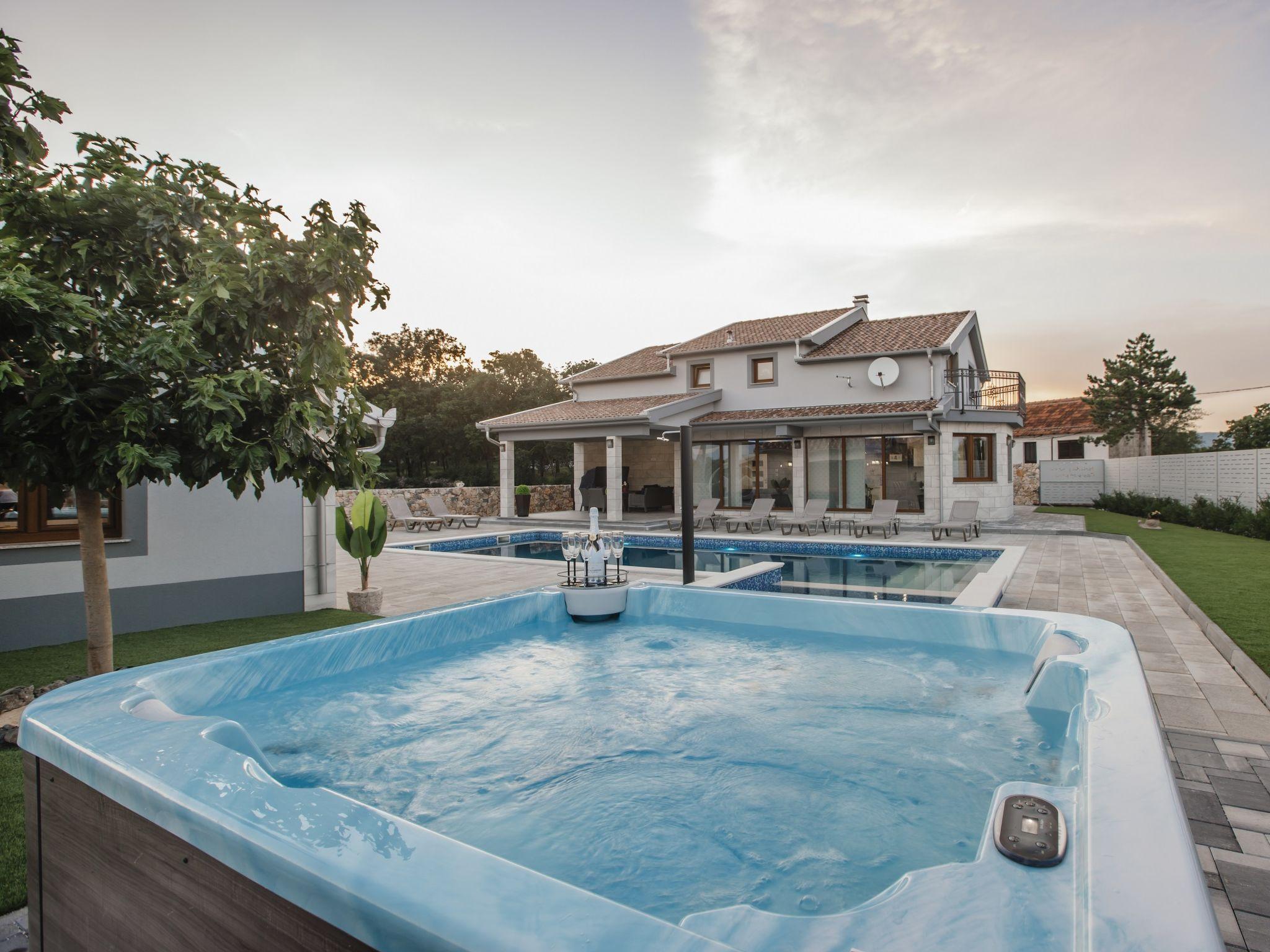 Photo 42 - Maison de 5 chambres à Proložac avec piscine privée et terrasse