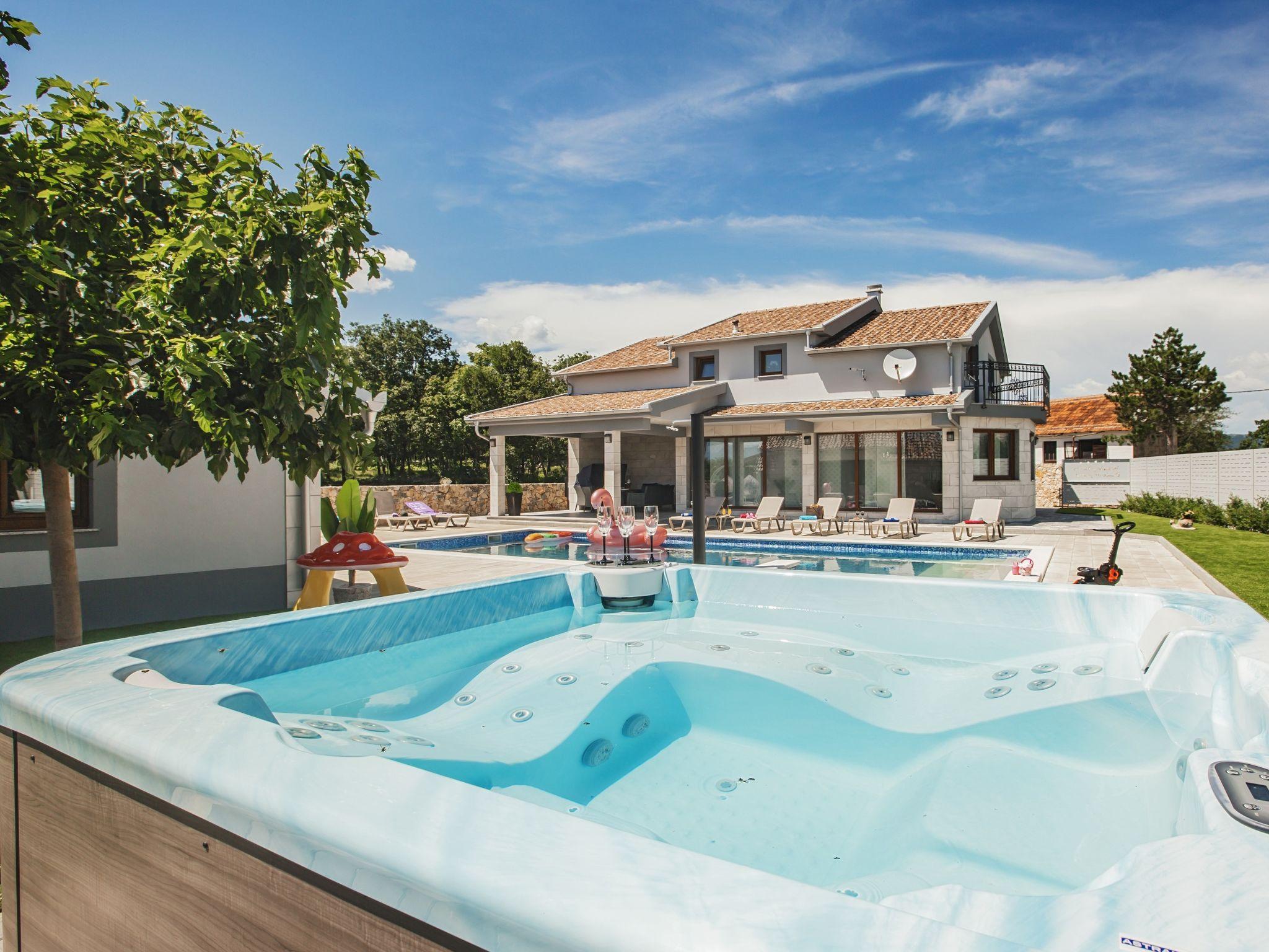 Foto 18 - Casa con 5 camere da letto a Proložac con piscina privata e terrazza