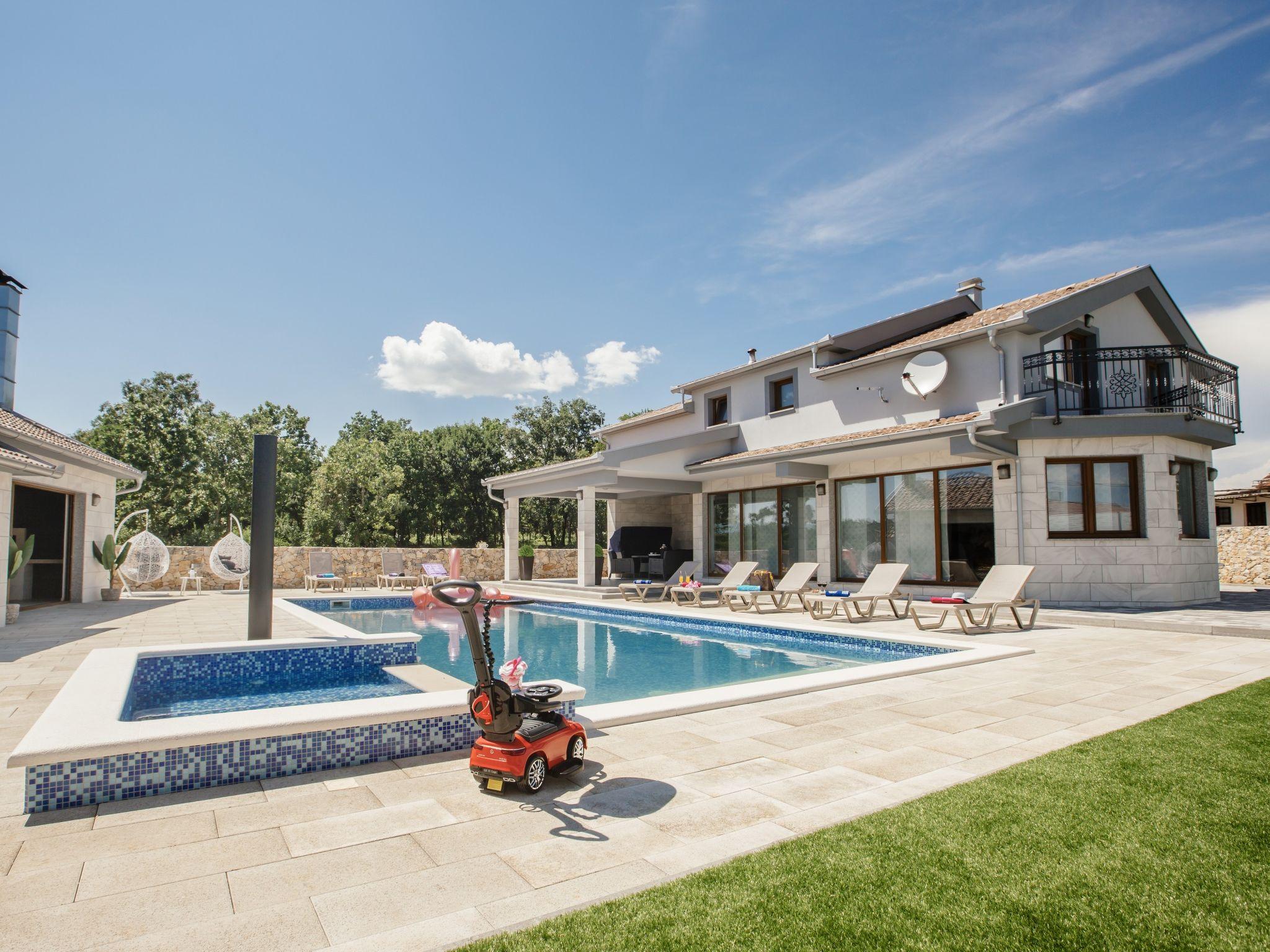 Foto 8 - Casa con 5 camere da letto a Proložac con piscina privata e giardino