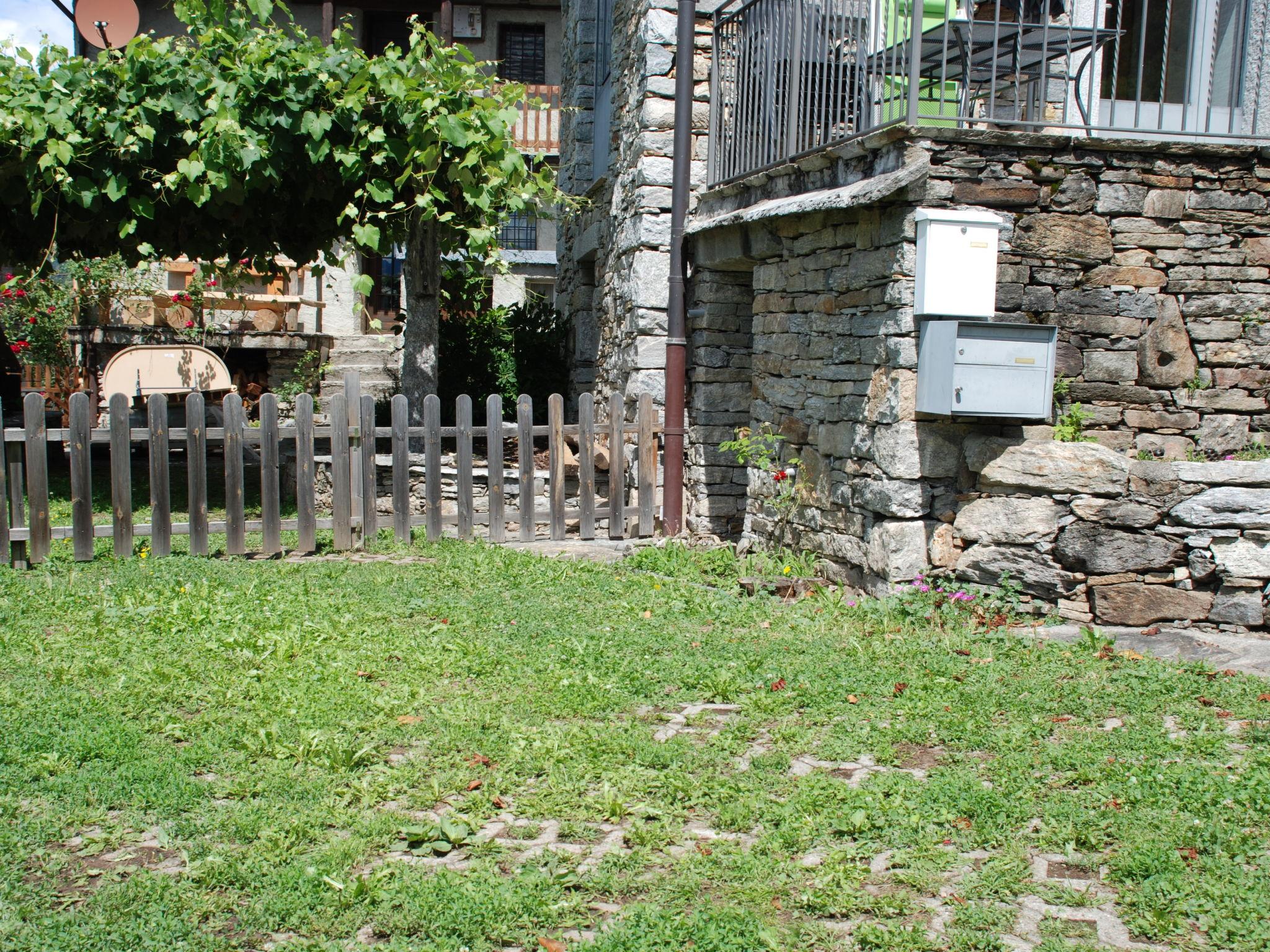 Photo 22 - Maison de 1 chambre à Serravalle avec jardin et vues sur la montagne