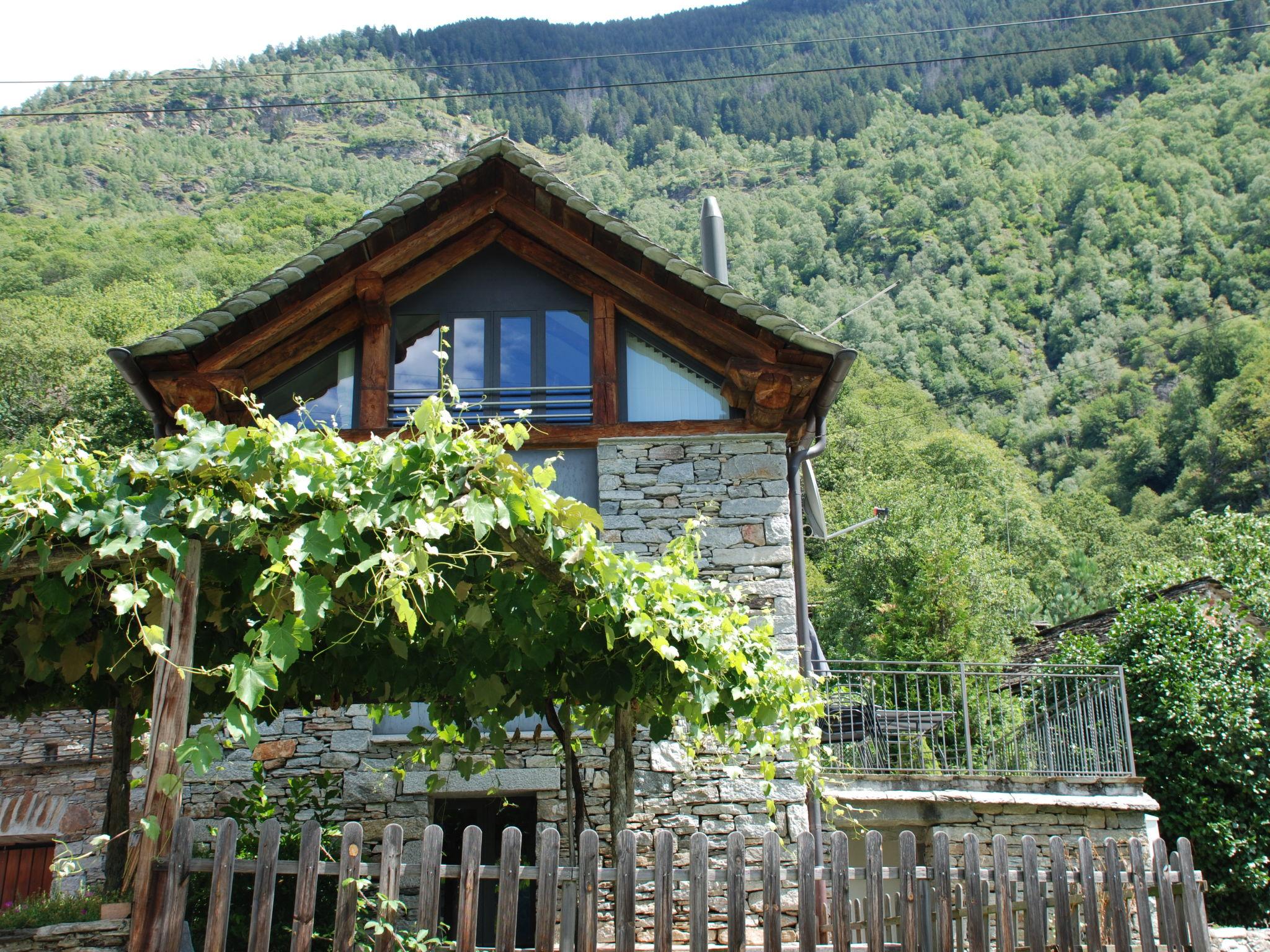 Photo 23 - Maison de 1 chambre à Serravalle avec jardin et vues sur la montagne