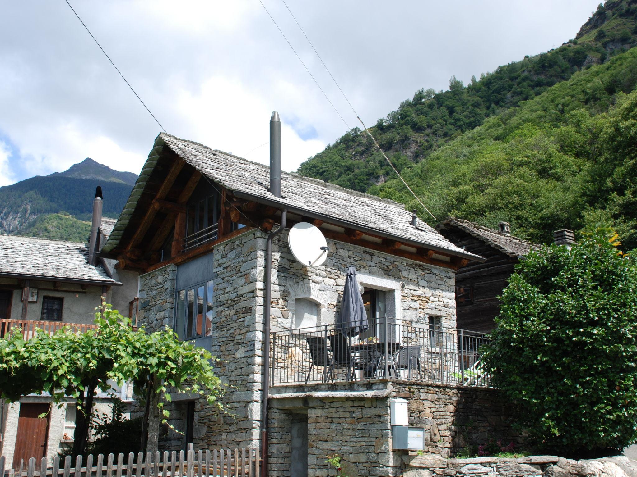 Photo 6 - Maison de 1 chambre à Serravalle avec jardin et vues sur la montagne