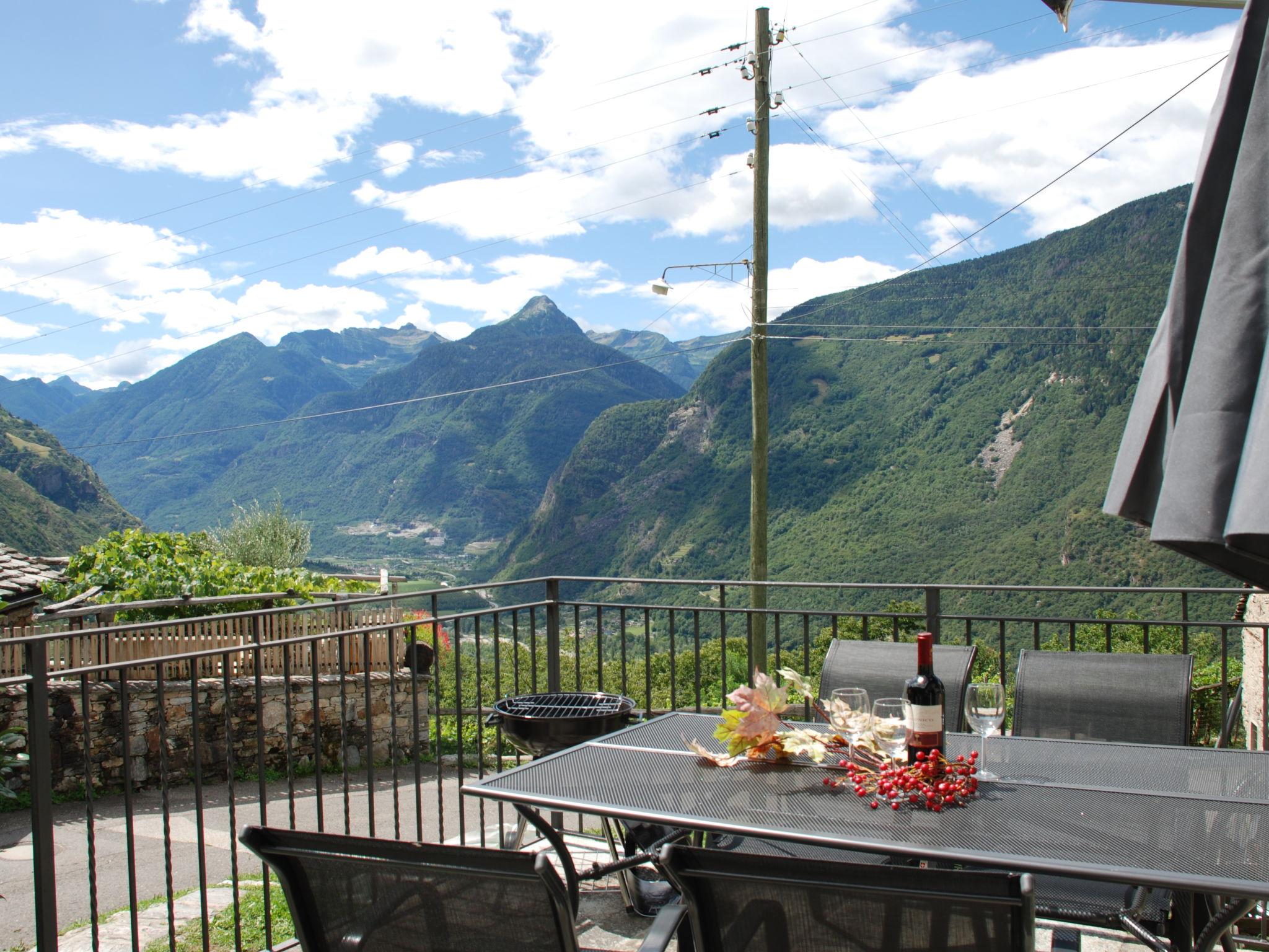 Photo 5 - Maison de 1 chambre à Serravalle avec jardin et vues sur la montagne