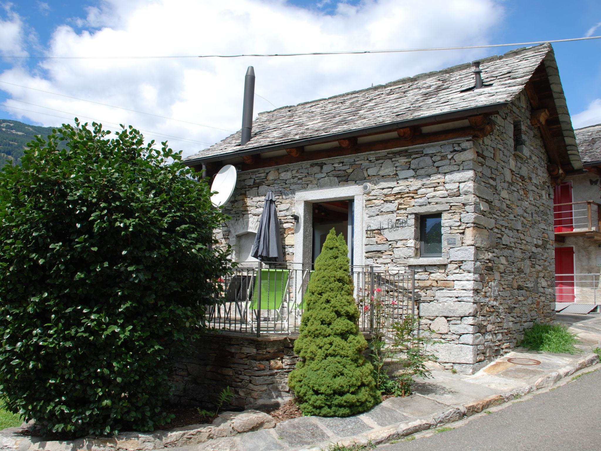 Photo 24 - Maison de 1 chambre à Serravalle avec jardin et vues sur la montagne