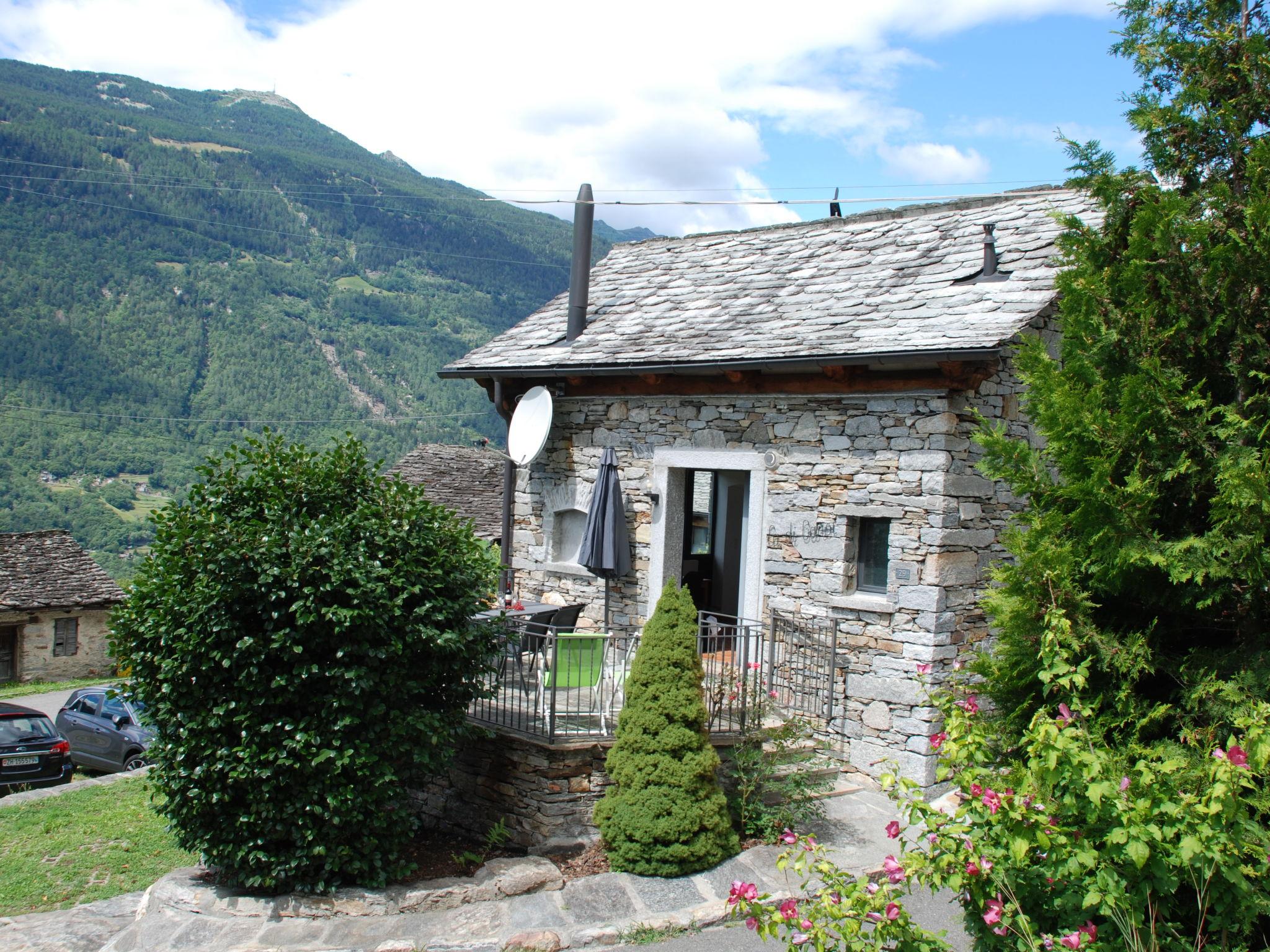 Photo 1 - Maison de 1 chambre à Serravalle avec jardin et terrasse