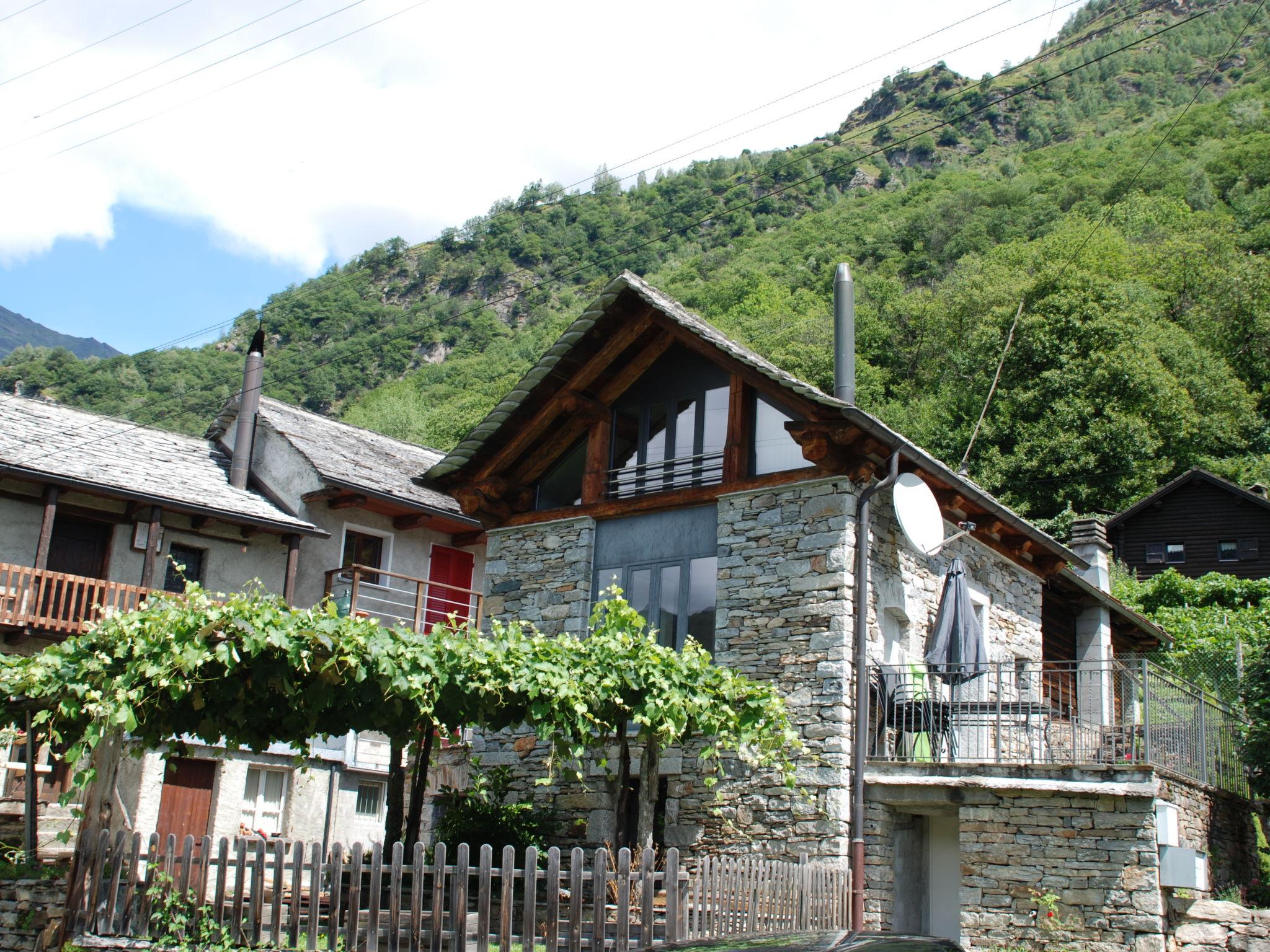 Photo 20 - Maison de 1 chambre à Serravalle avec jardin et vues sur la montagne