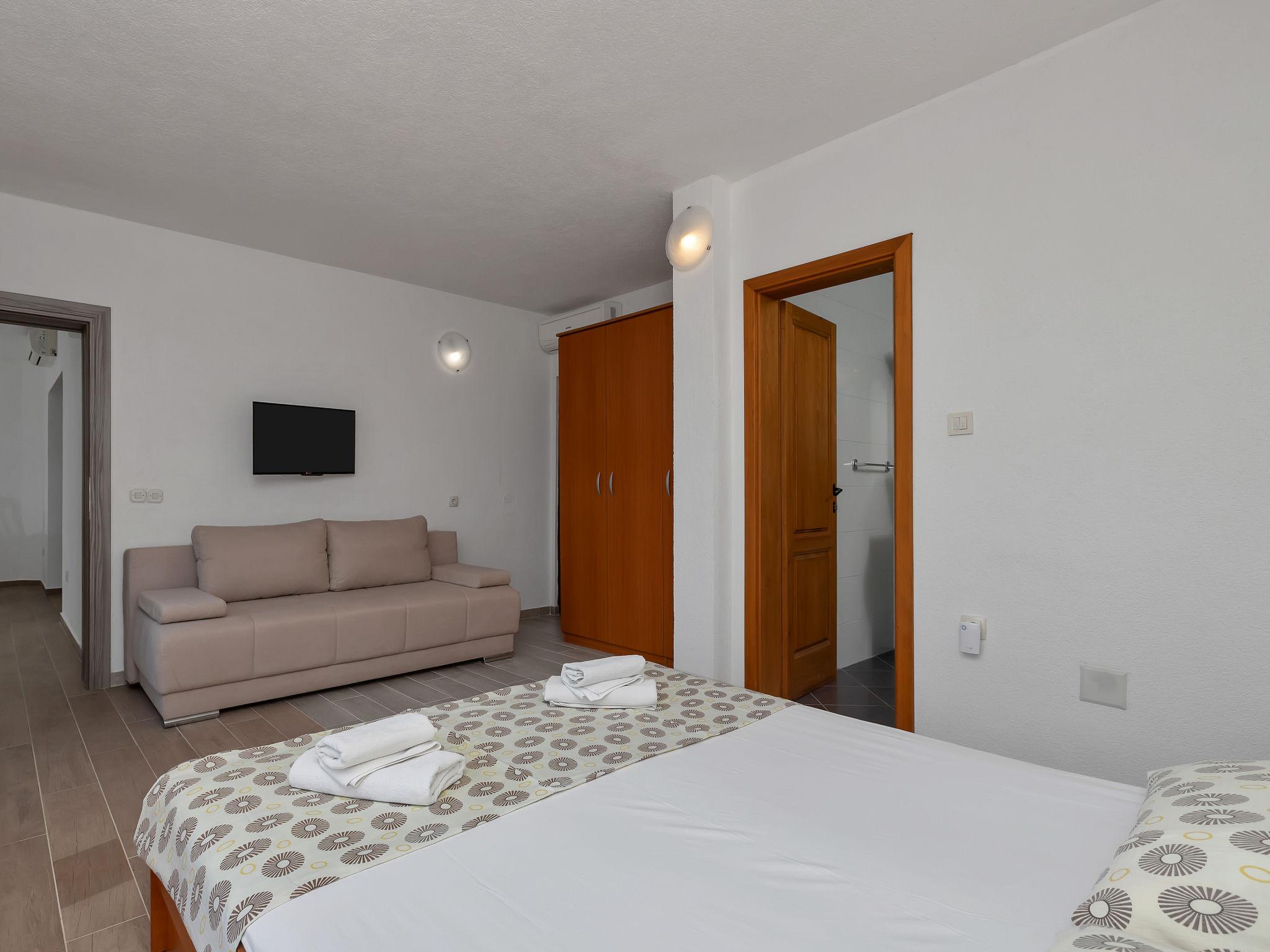 Foto 27 - Apartamento de 2 habitaciones en Jelsa con vistas al mar