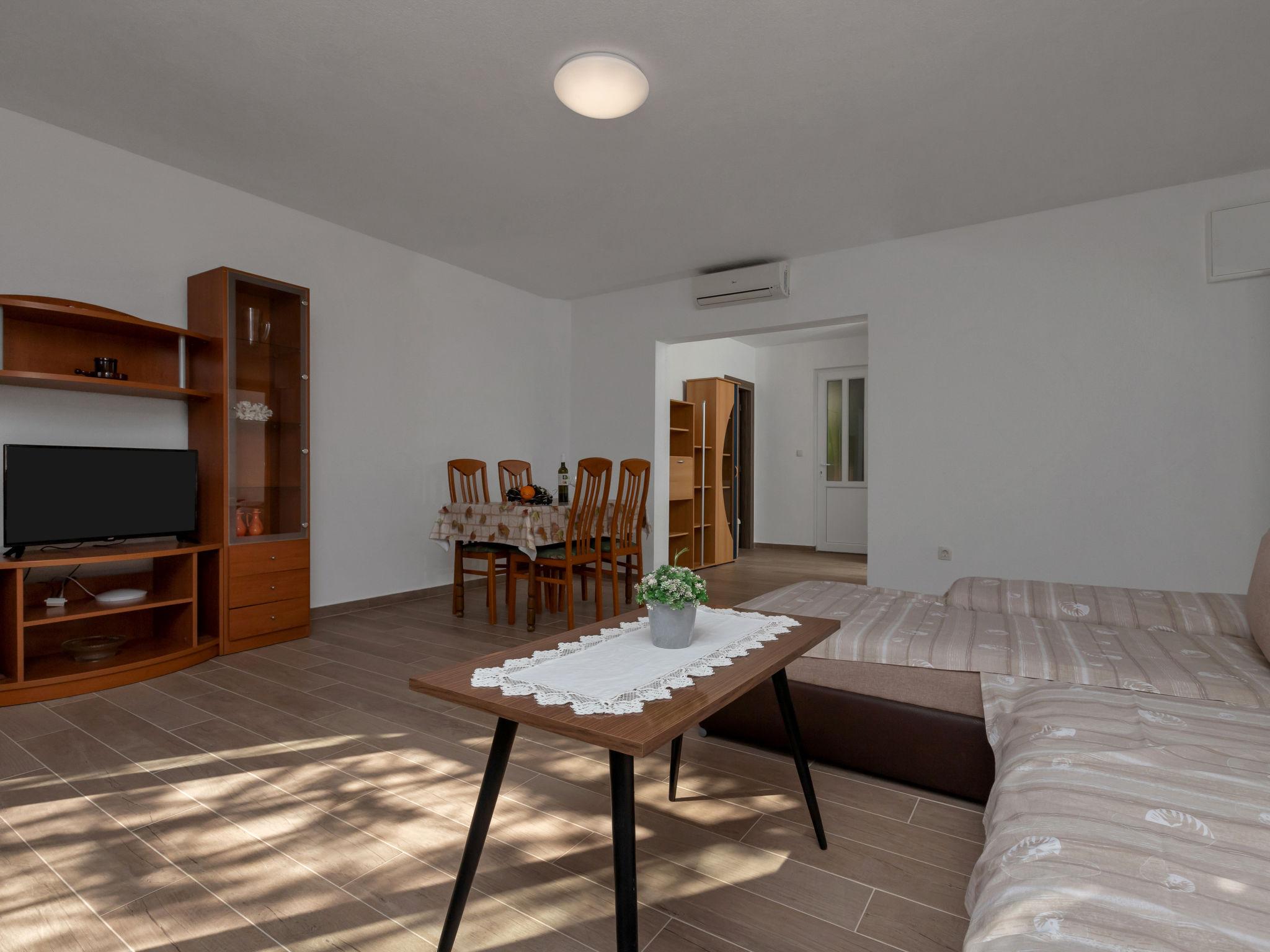 Foto 10 - Apartment mit 2 Schlafzimmern in Jelsa mit blick aufs meer